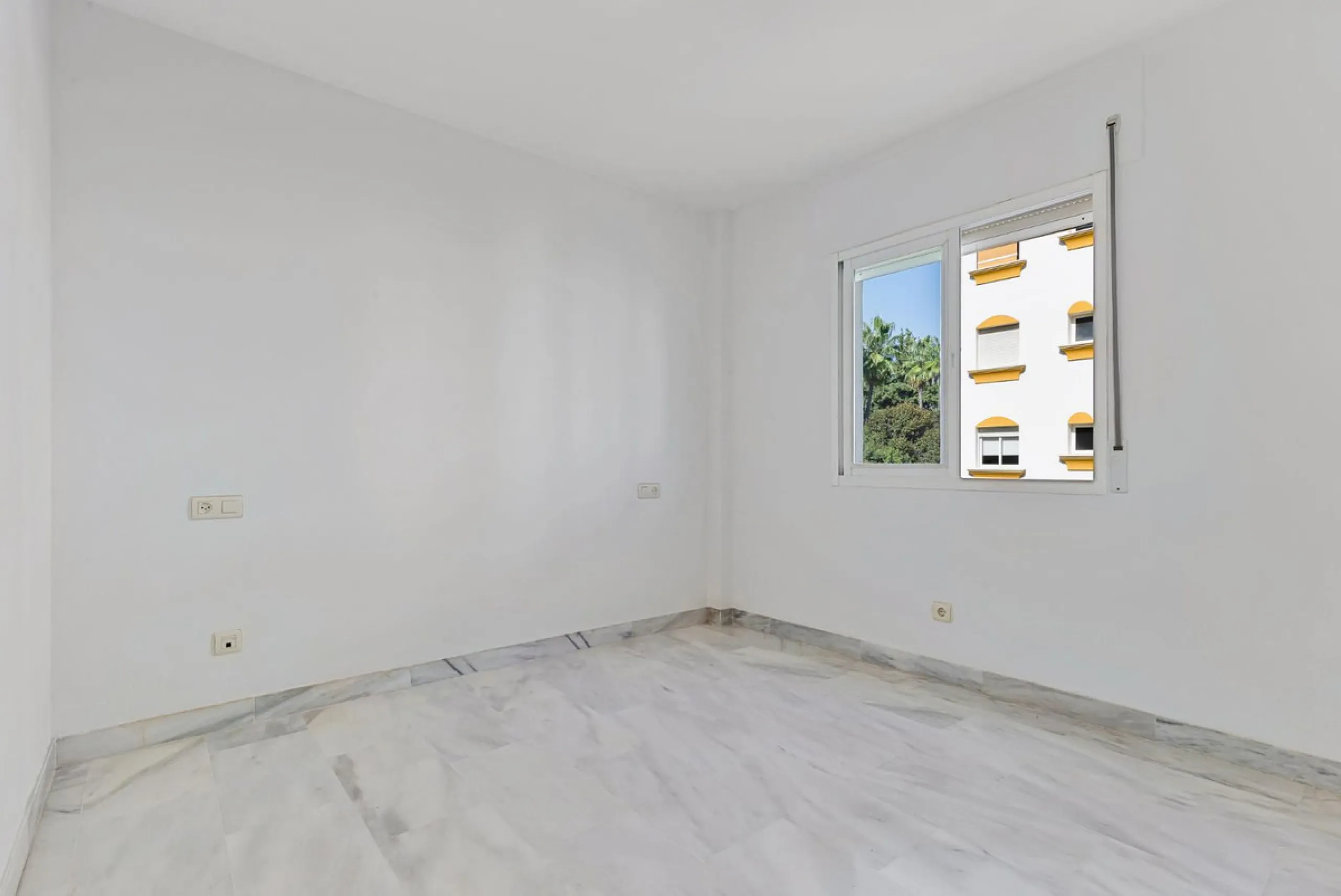 Apartment - Middle Floor Studio в продаже в Marbella, Málaga. В доме 2 спален и 2 ванных комнат. Площадь дома 82 м²