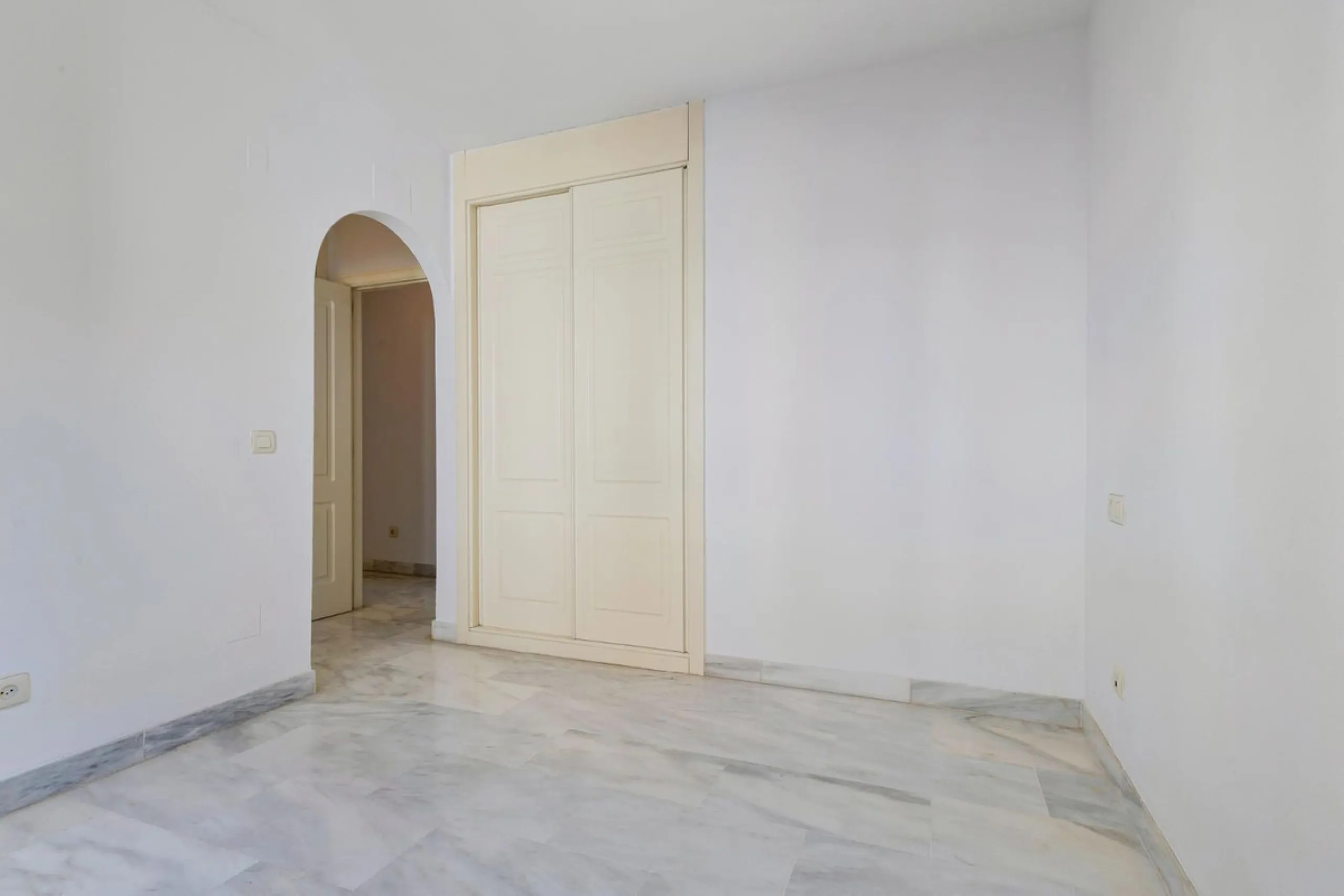 Apartment - Middle Floor Studio в продаже в Marbella, Málaga. В доме 2 спален и 2 ванных комнат. Площадь дома 82 м²