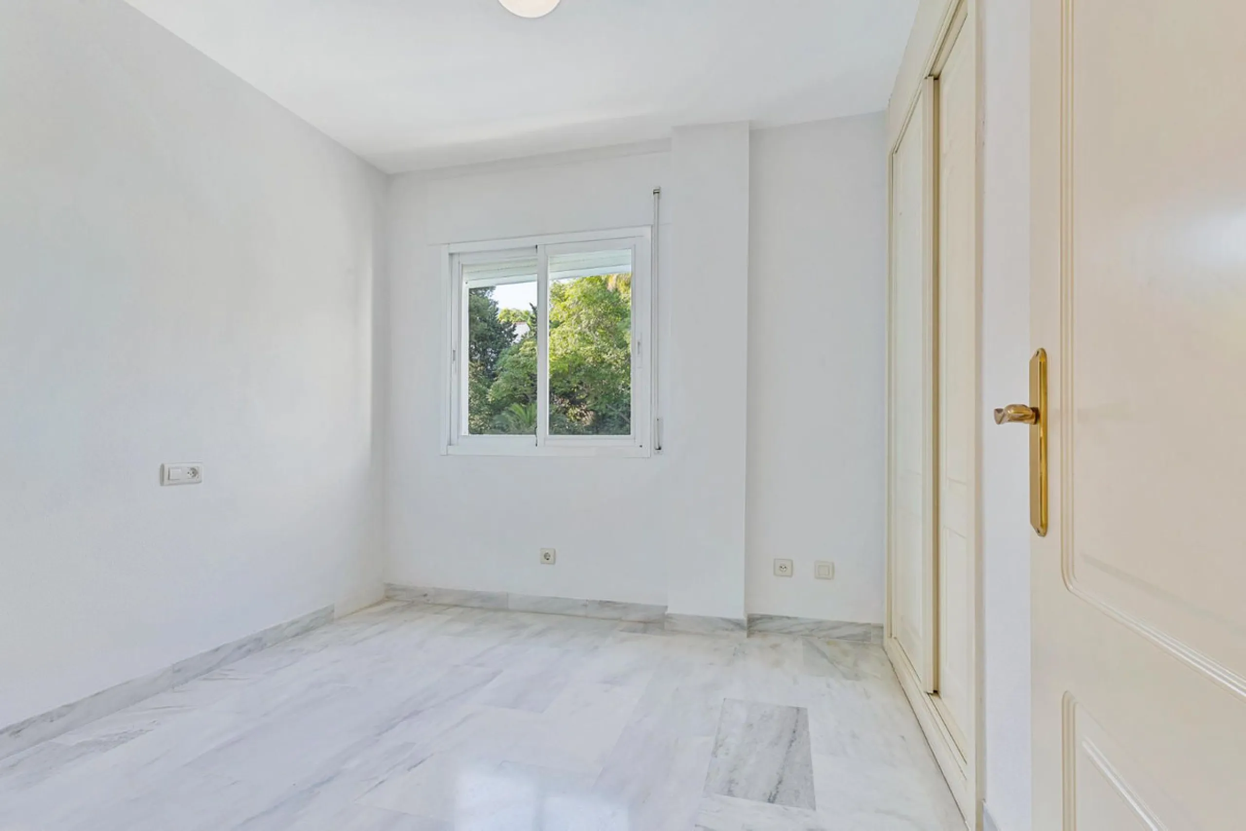 Apartment - Middle Floor Studio в продаже в Marbella, Málaga. В доме 2 спален и 2 ванных комнат. Площадь дома 82 м²