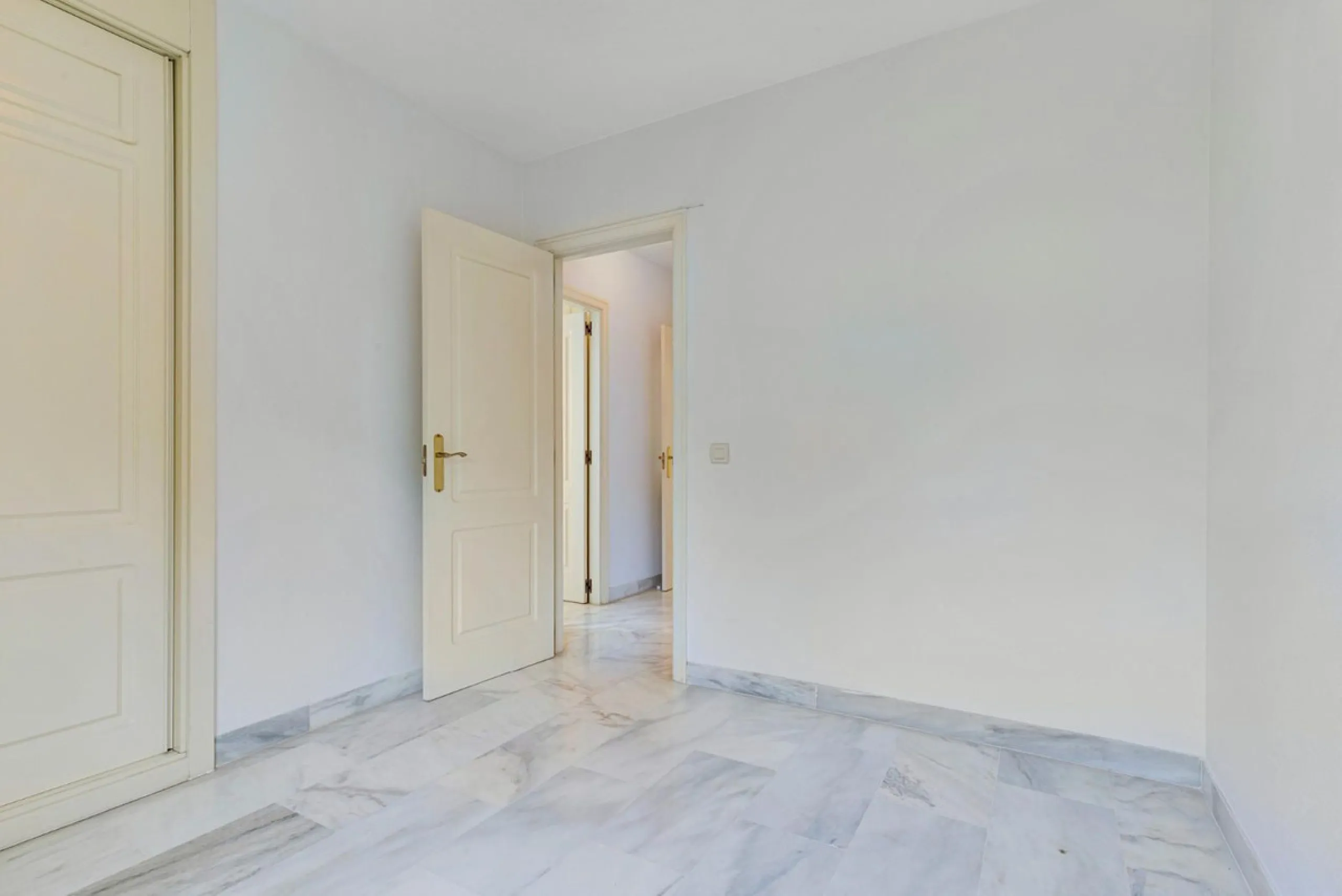 Apartment - Middle Floor Studio в продаже в Marbella, Málaga. В доме 2 спален и 2 ванных комнат. Площадь дома 82 м²
