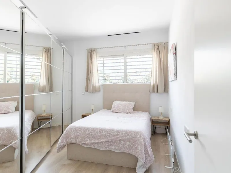 Moderno apartamento de 1 dormitorio con terraza y balcón en Poblenou, Barcelona
