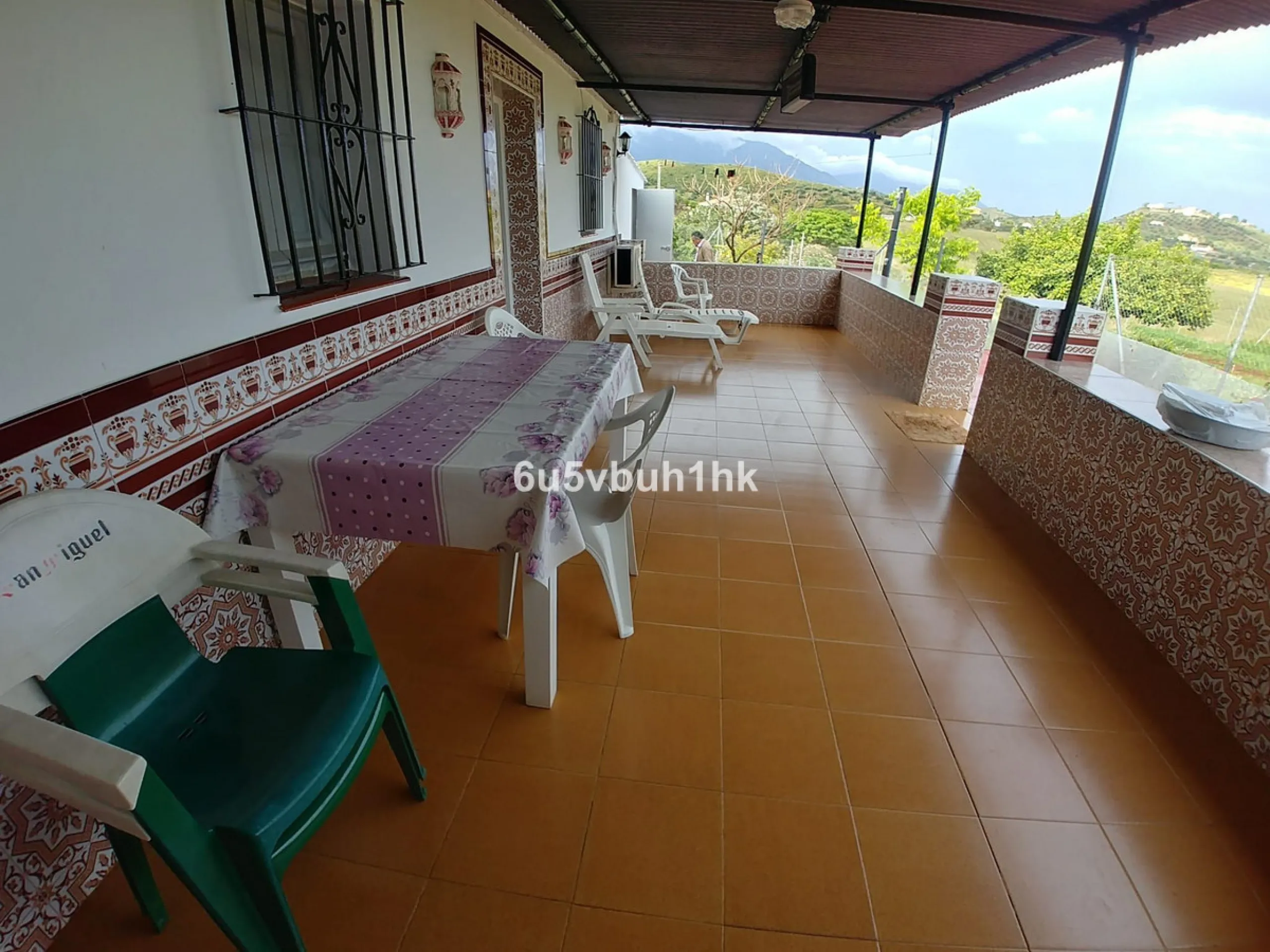 Charming country property in Entrerríos, ideal for those seeking peace, nature, and good access. With an irrigated plot of 11,576 m² and three water points, this property offers multiple possibilities—as a permanent residence, a countryside retreat, or an
