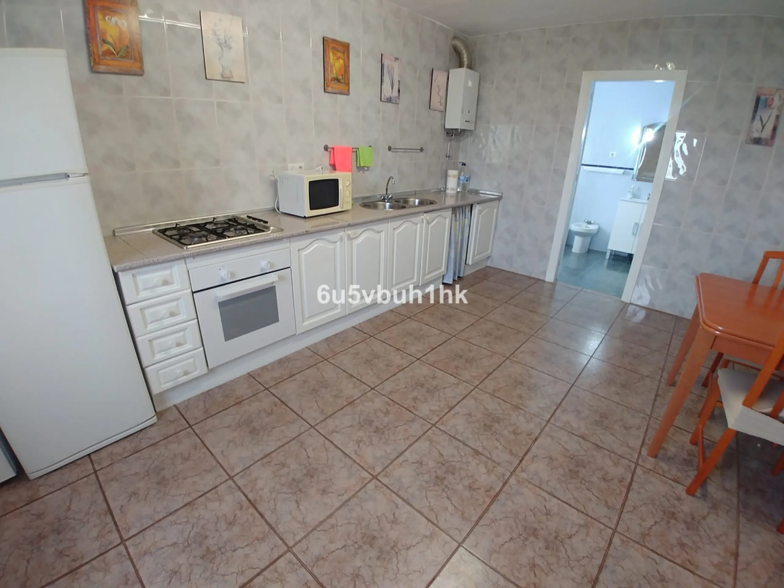 Charming country property in Entrerríos, ideal for those seeking peace, nature, and good access. With an irrigated plot of 11,576 m² and three water points, this property offers multiple possibilities—as a permanent residence, a countryside retreat, or an