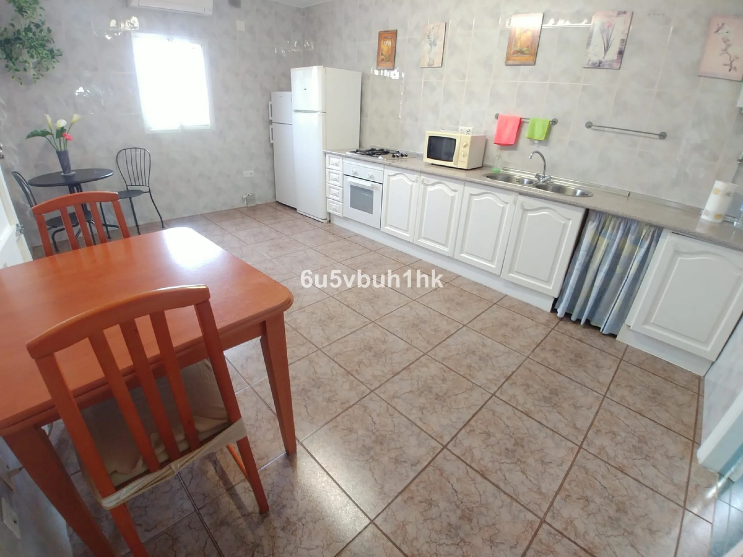 Charming country property in Entrerríos, ideal for those seeking peace, nature, and good access. With an irrigated plot of 11,576 m² and three water points, this property offers multiple possibilities—as a permanent residence, a countryside retreat, or an
