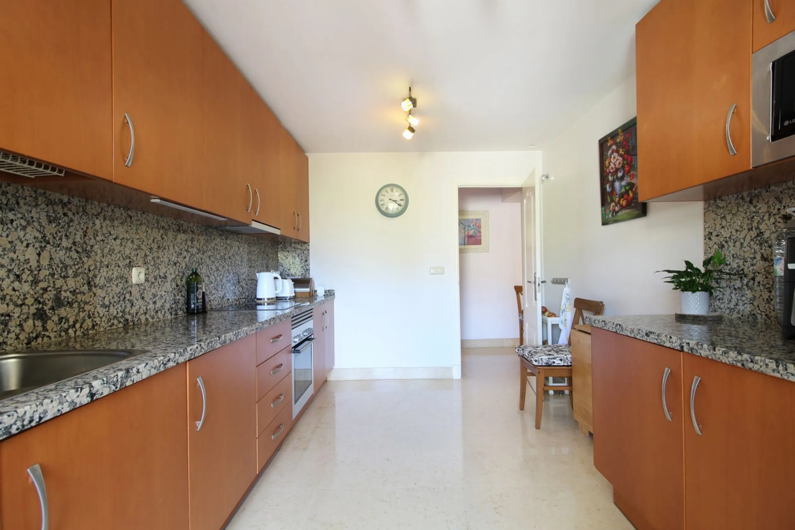 Luxurious Ground-Floor Apartment in Capanes del Golf – Resort Living within El Higueral Golf course close to Marbella, Benahavis & Estepona
