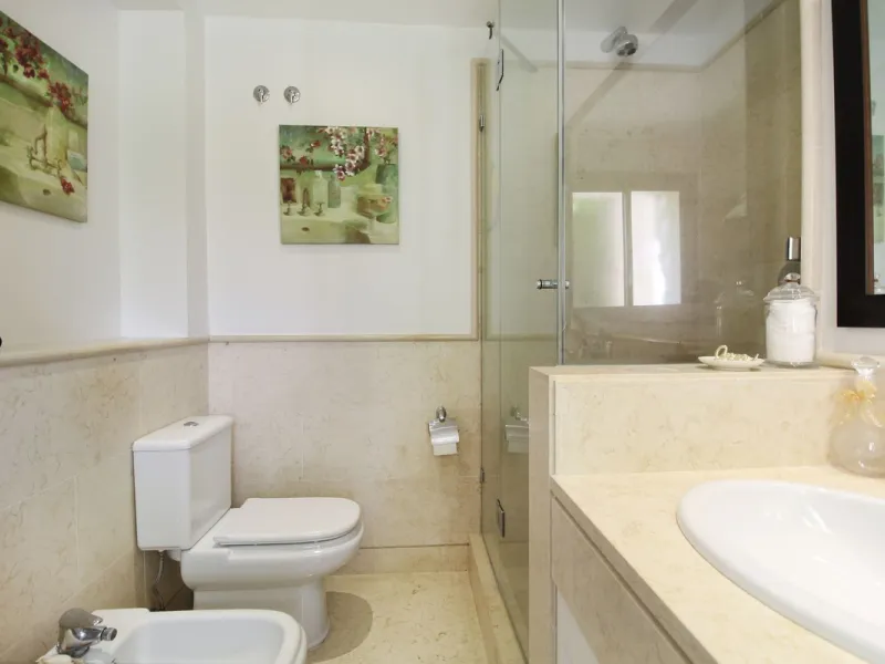 Luxurious Ground-Floor Apartment in Capanes del Golf – Resort Living within El Higueral Golf course close to Marbella, Benahavis & Estepona