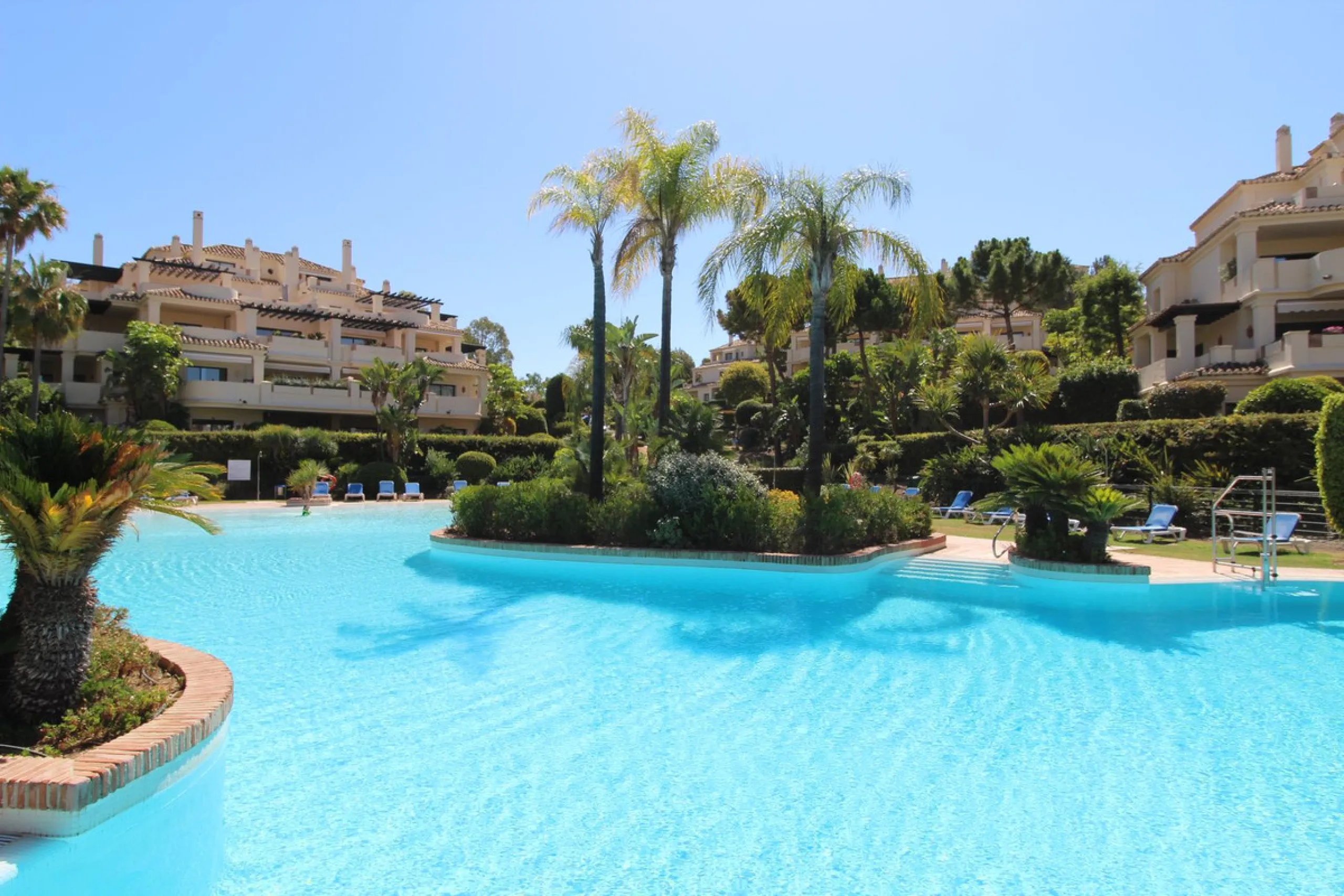 Luxurious Ground-Floor Apartment in Capanes del Golf – Resort Living within El Higueral Golf course close to Marbella, Benahavis & Estepona