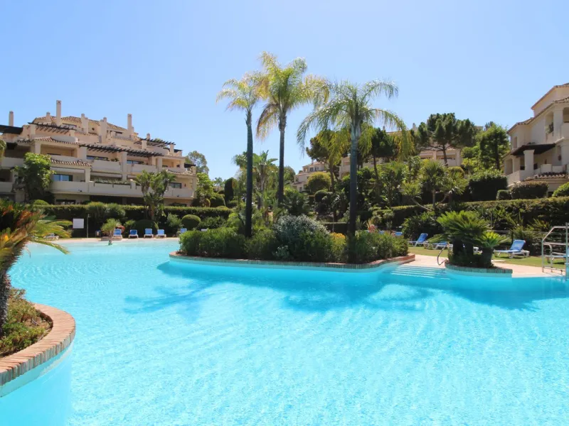 Luxurious Ground-Floor Apartment in Capanes del Golf – Resort Living within El Higueral Golf course close to Marbella, Benahavis & Estepona