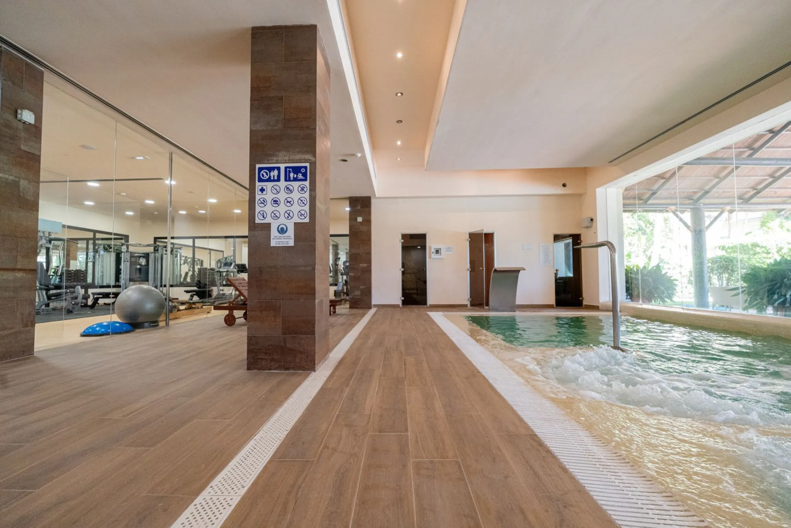 Luxurious Ground-Floor Apartment in Capanes del Golf – Resort Living within El Higueral Golf course close to Marbella, Benahavis & Estepona