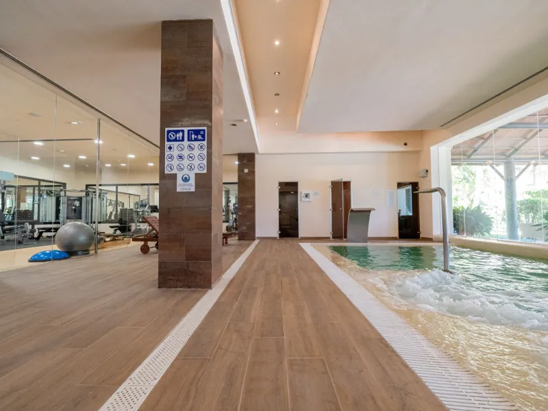 Luxurious Ground-Floor Apartment in Capanes del Golf – Resort Living within El Higueral Golf course close to Marbella, Benahavis & Estepona