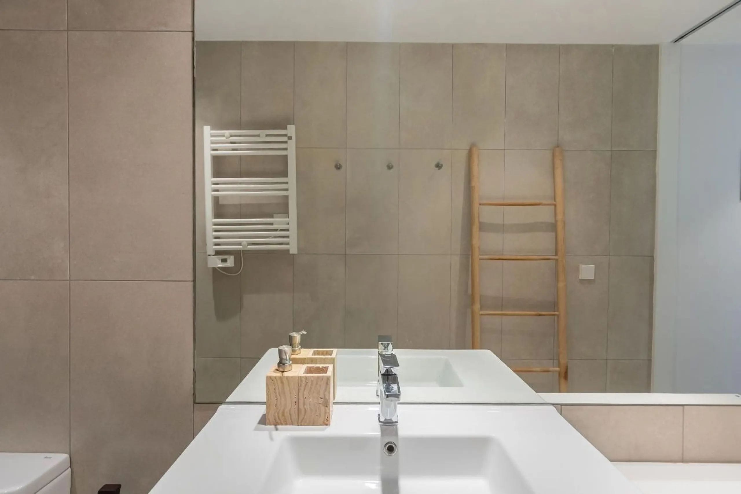 Moderno apartamento de 1 dormitorio con terraza y balcón en Poblenou, Barcelona