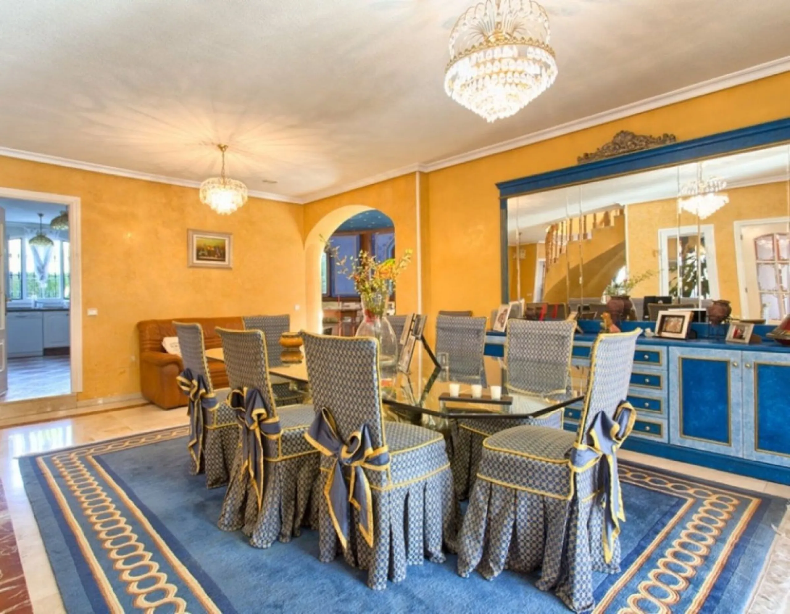 House - Detached Villa в продаже в Benalmadena, Málaga. В доме 4 спален и 5 ванных комнат. Площадь дома 403 м². Площадь участка 1250 м²