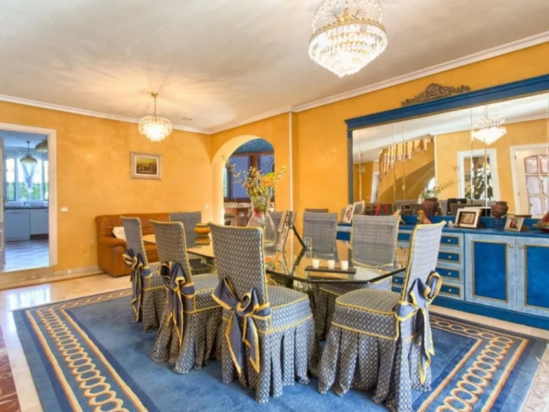 House - Detached Villa в продаже в Benalmadena, Málaga. В доме 4 спален и 5 ванных комнат. Площадь дома 403 м². Площадь участка 1250 м²