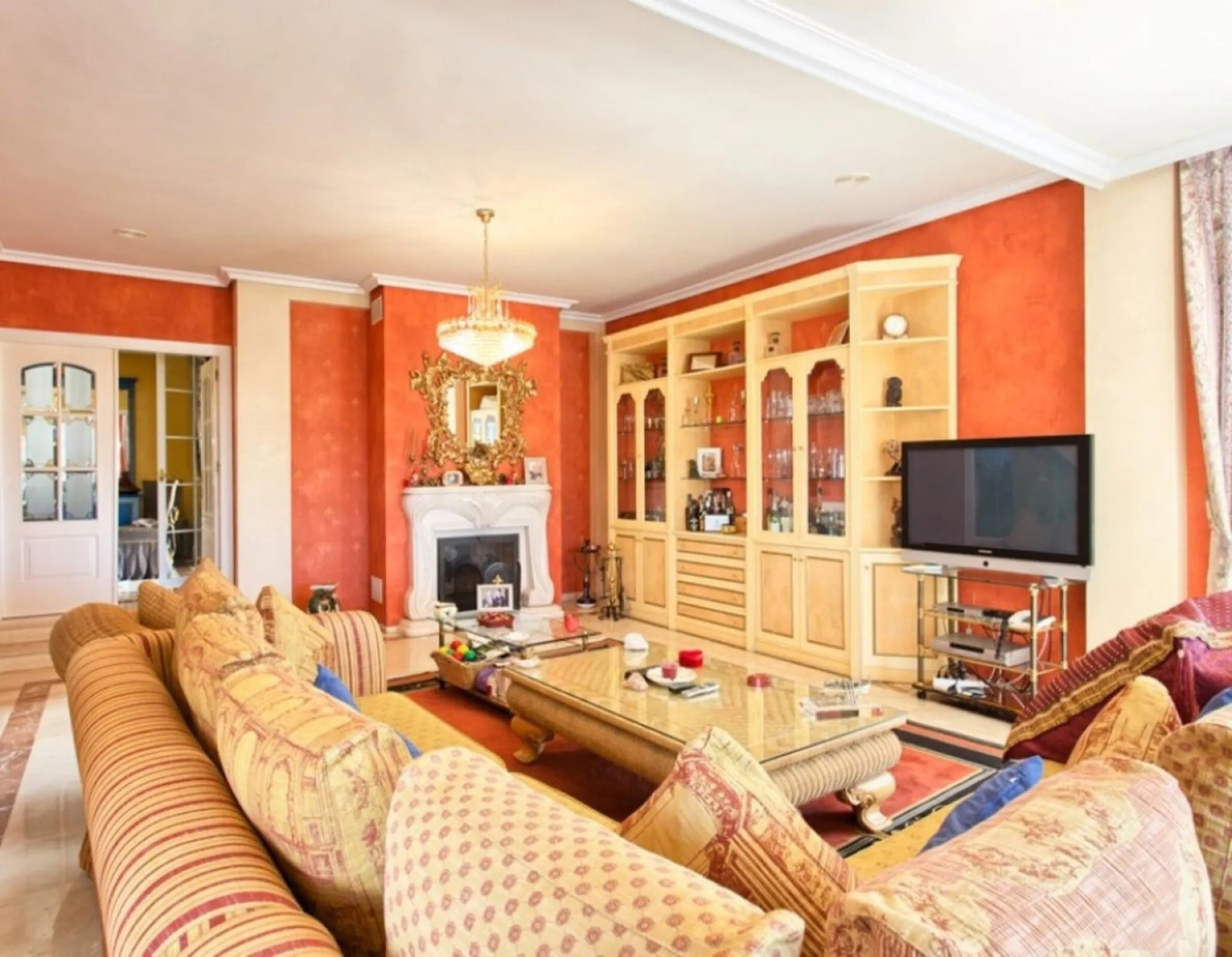House - Detached Villa в продаже в Benalmadena, Málaga. В доме 4 спален и 5 ванных комнат. Площадь дома 403 м². Площадь участка 1250 м²