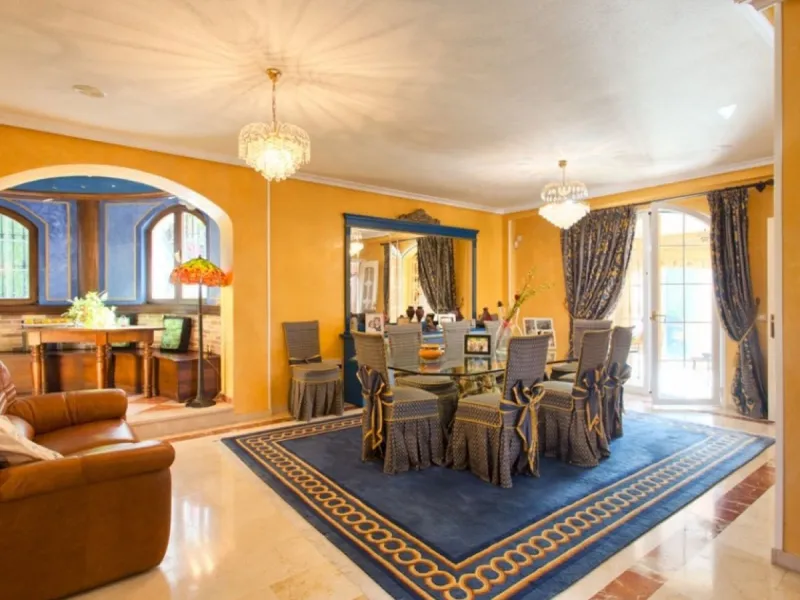 House - Detached Villa в продаже в Benalmadena, Málaga. В доме 4 спален и 5 ванных комнат. Площадь дома 403 м². Площадь участка 1250 м²