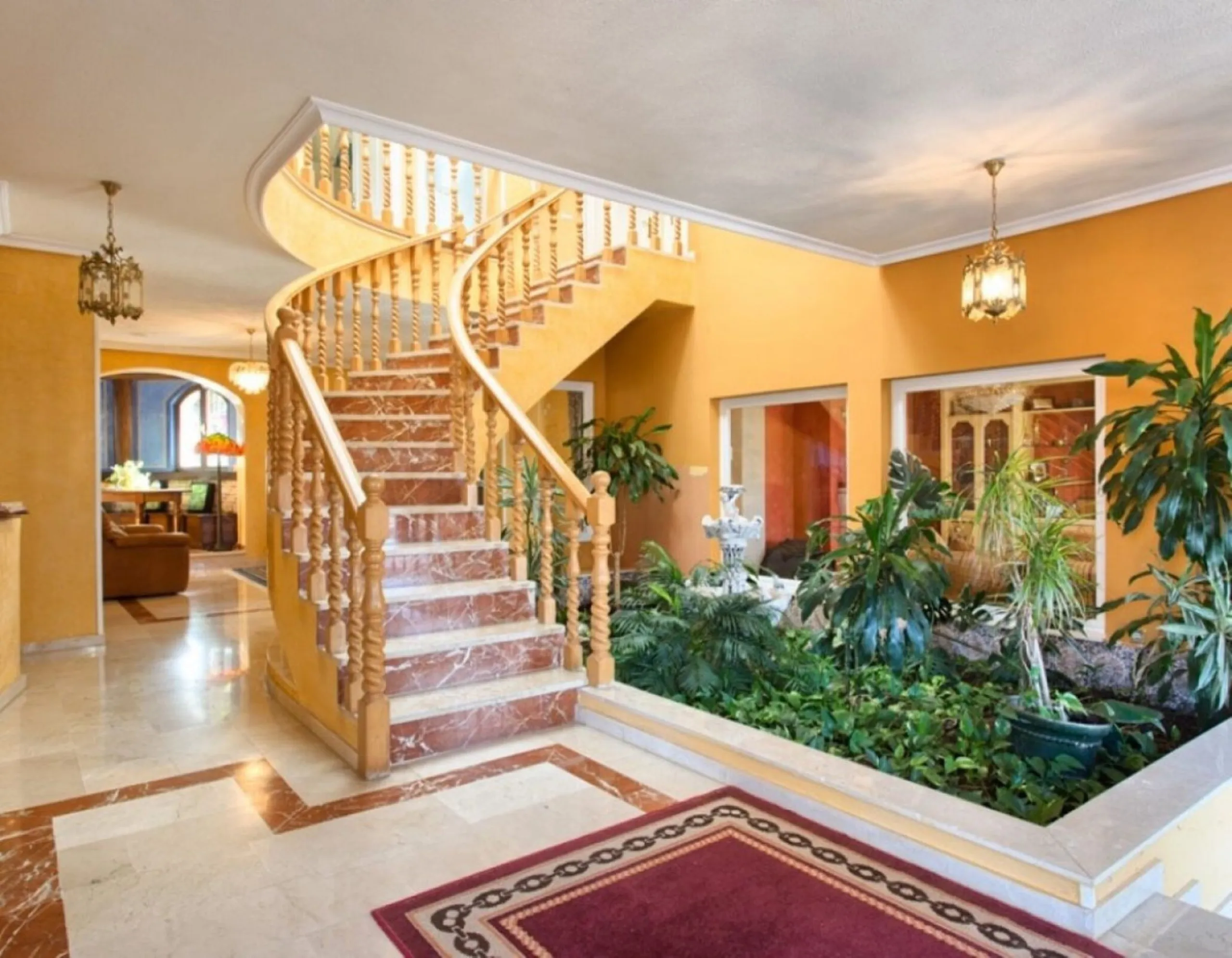 House - Detached Villa в продаже в Benalmadena, Málaga. В доме 4 спален и 5 ванных комнат. Площадь дома 403 м². Площадь участка 1250 м²