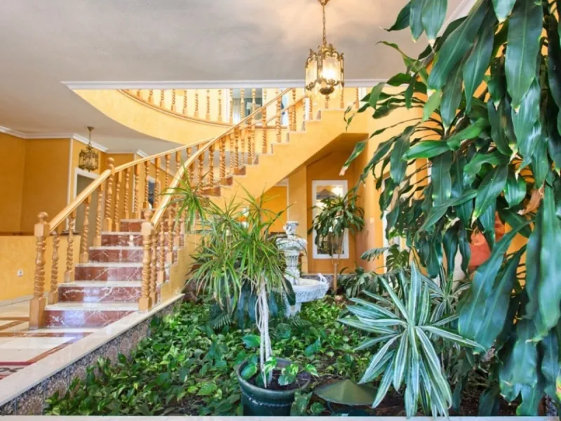House - Detached Villa в продаже в Benalmadena, Málaga. В доме 4 спален и 5 ванных комнат. Площадь дома 403 м². Площадь участка 1250 м²