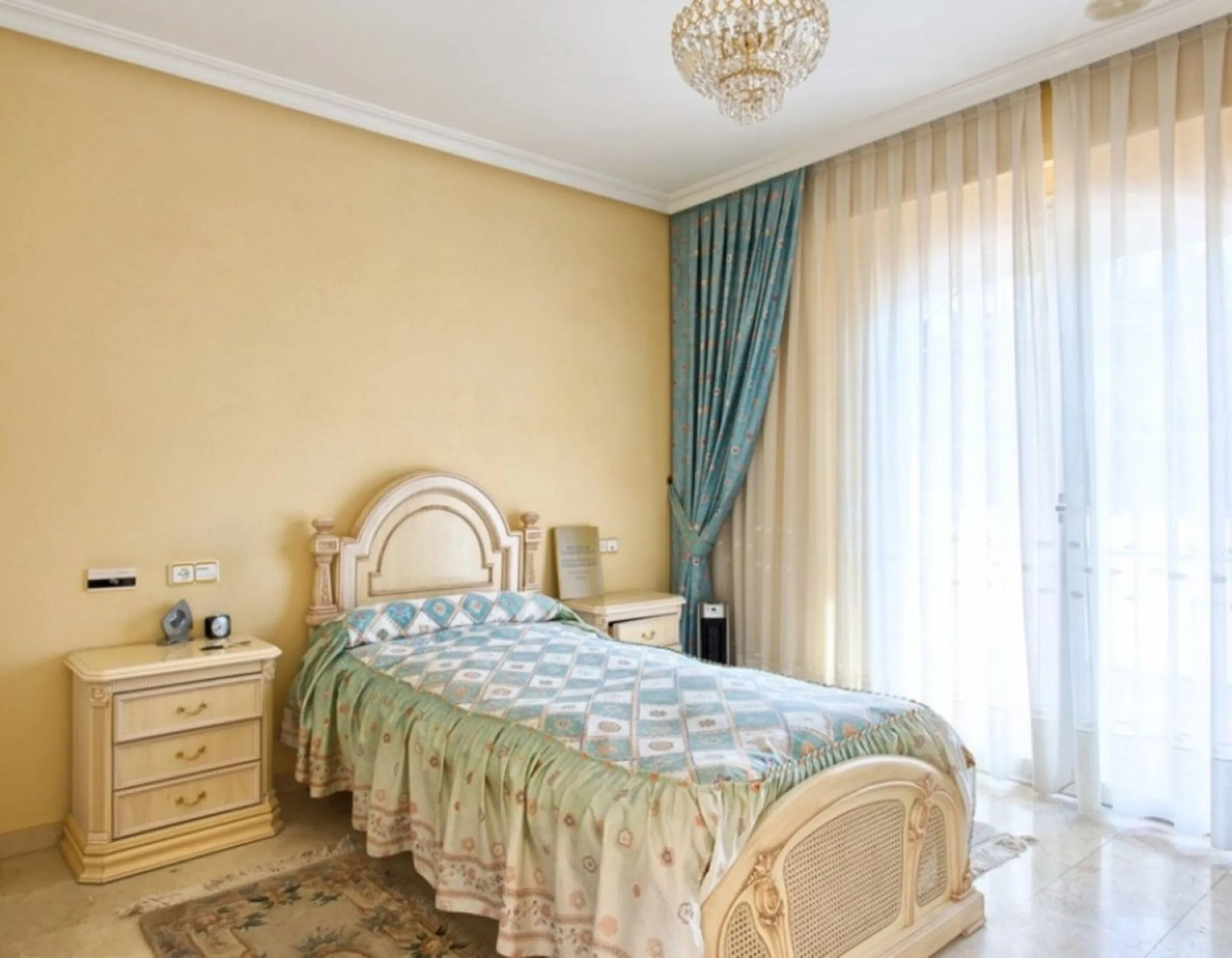 House - Detached Villa в продаже в Benalmadena, Málaga. В доме 4 спален и 5 ванных комнат. Площадь дома 403 м². Площадь участка 1250 м²