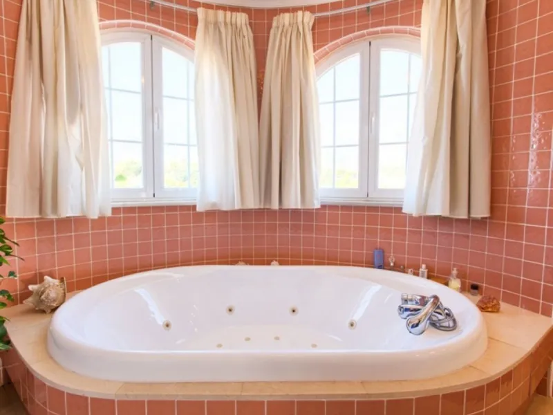 House - Detached Villa в продаже в Benalmadena, Málaga. В доме 4 спален и 5 ванных комнат. Площадь дома 403 м². Площадь участка 1250 м²