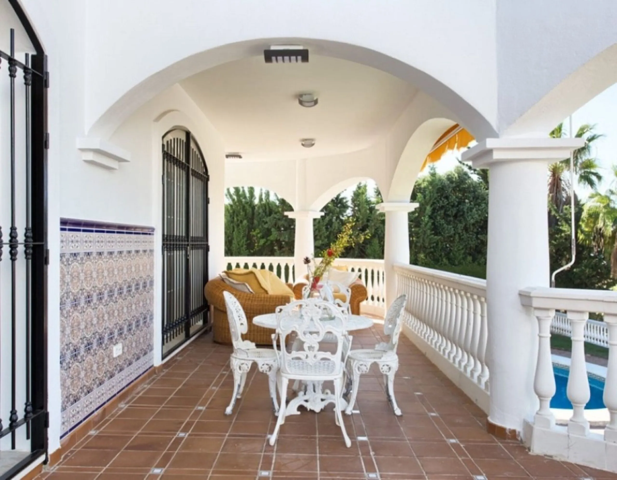 House - Detached Villa в продаже в Benalmadena, Málaga. В доме 4 спален и 5 ванных комнат. Площадь дома 403 м². Площадь участка 1250 м²