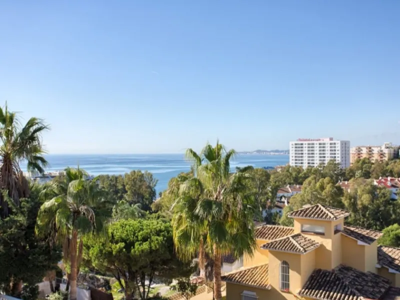House - Detached Villa в продаже в Benalmadena, Málaga. В доме 4 спален и 5 ванных комнат. Площадь дома 403 м². Площадь участка 1250 м²