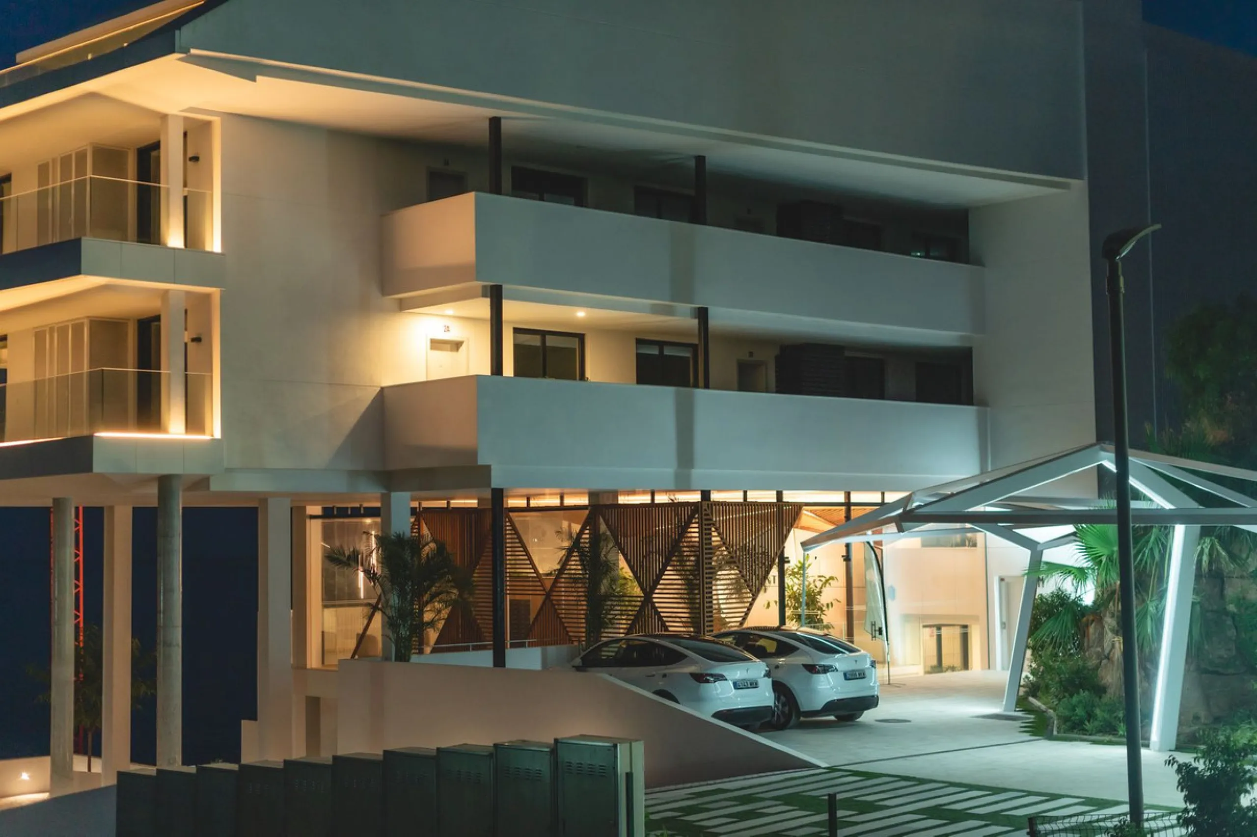 Discover this turnkey ultra-luxury  penthouse in Reserva del Higuerón.
