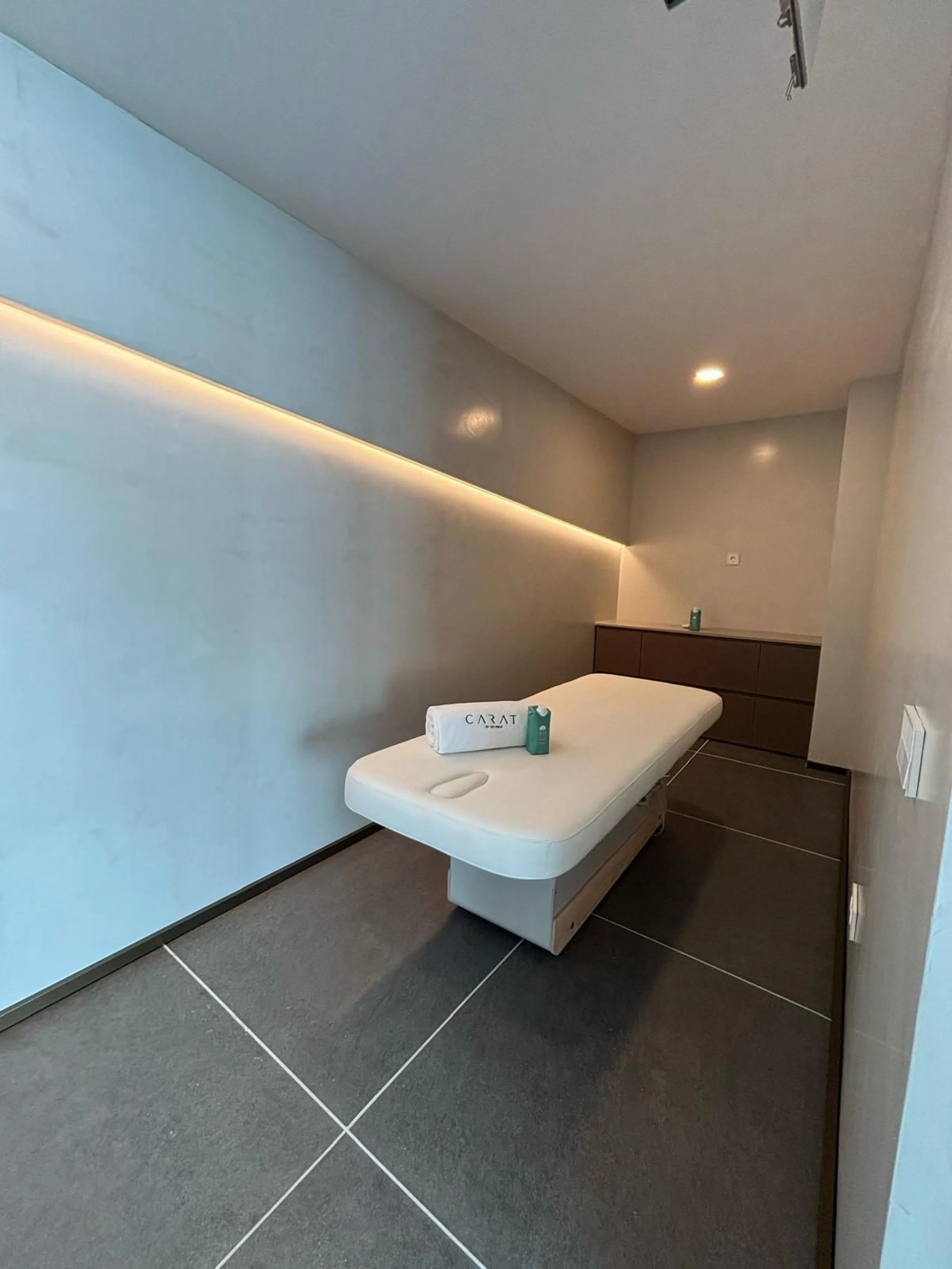 Discover this turnkey ultra-luxury  penthouse in Reserva del Higuerón.