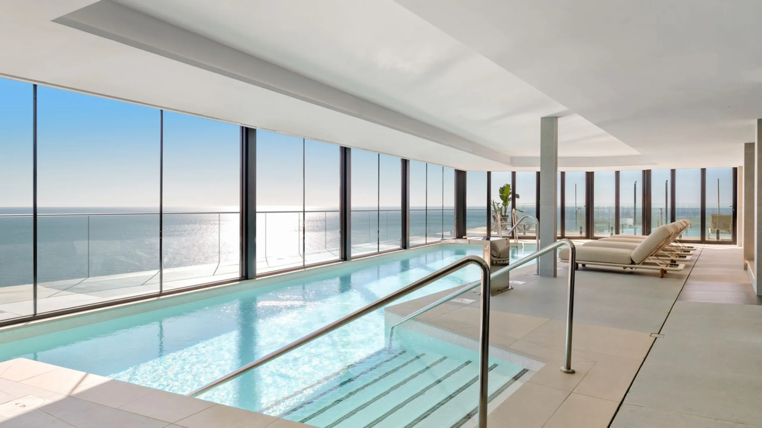 Discover this turnkey ultra-luxury  penthouse in Reserva del Higuerón.
