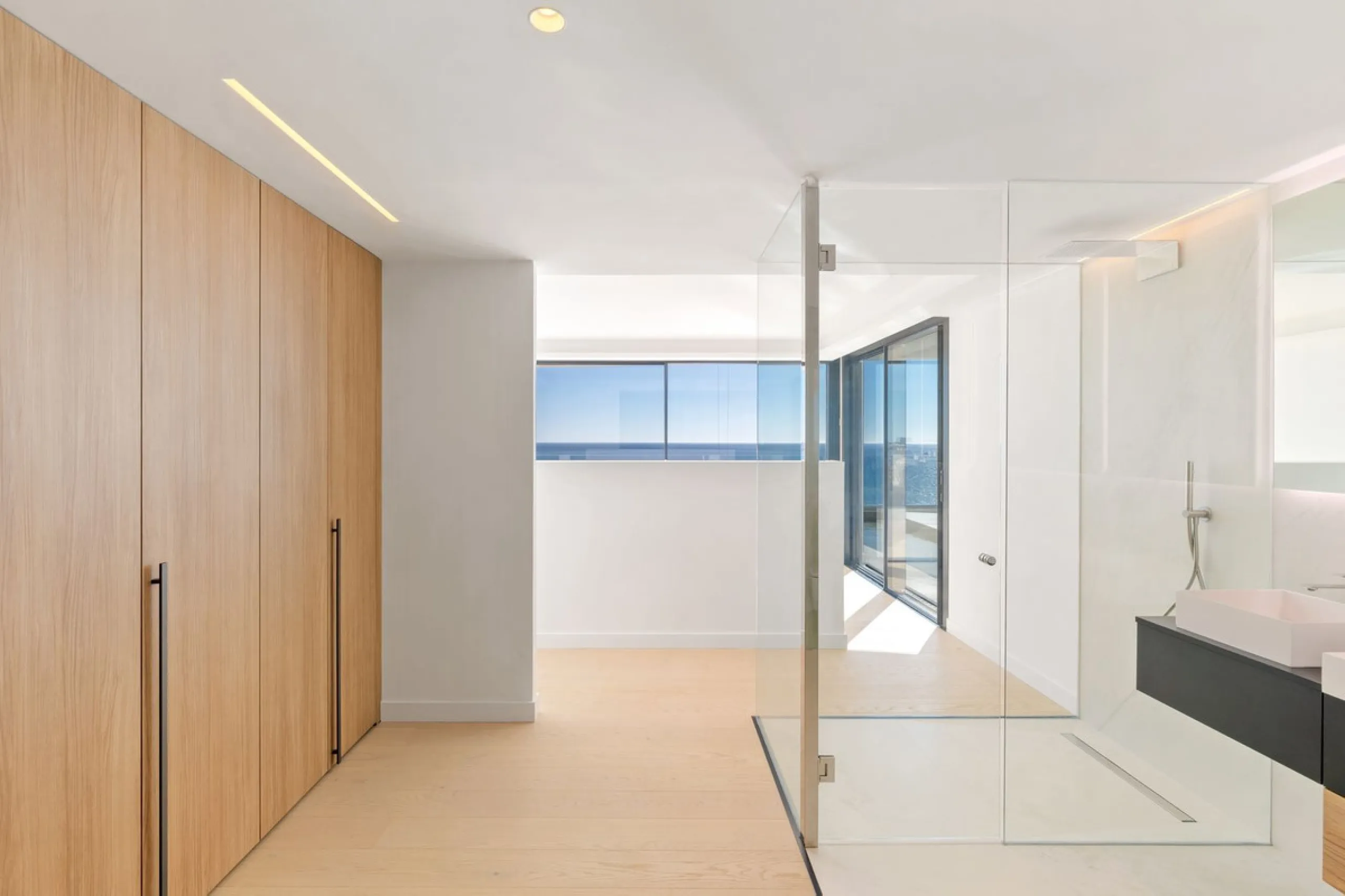 Discover this turnkey ultra-luxury  penthouse in Reserva del Higuerón.