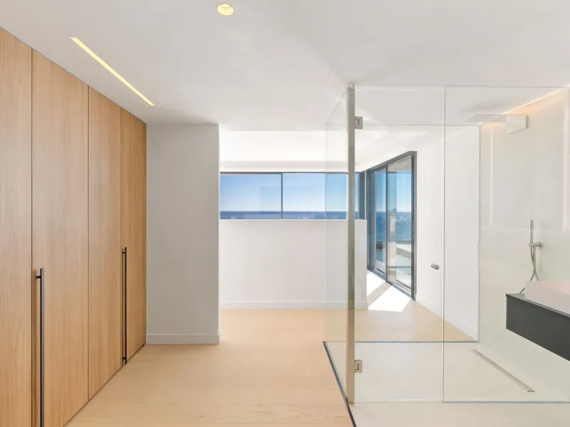 Discover this turnkey ultra-luxury  penthouse in Reserva del Higuerón.
