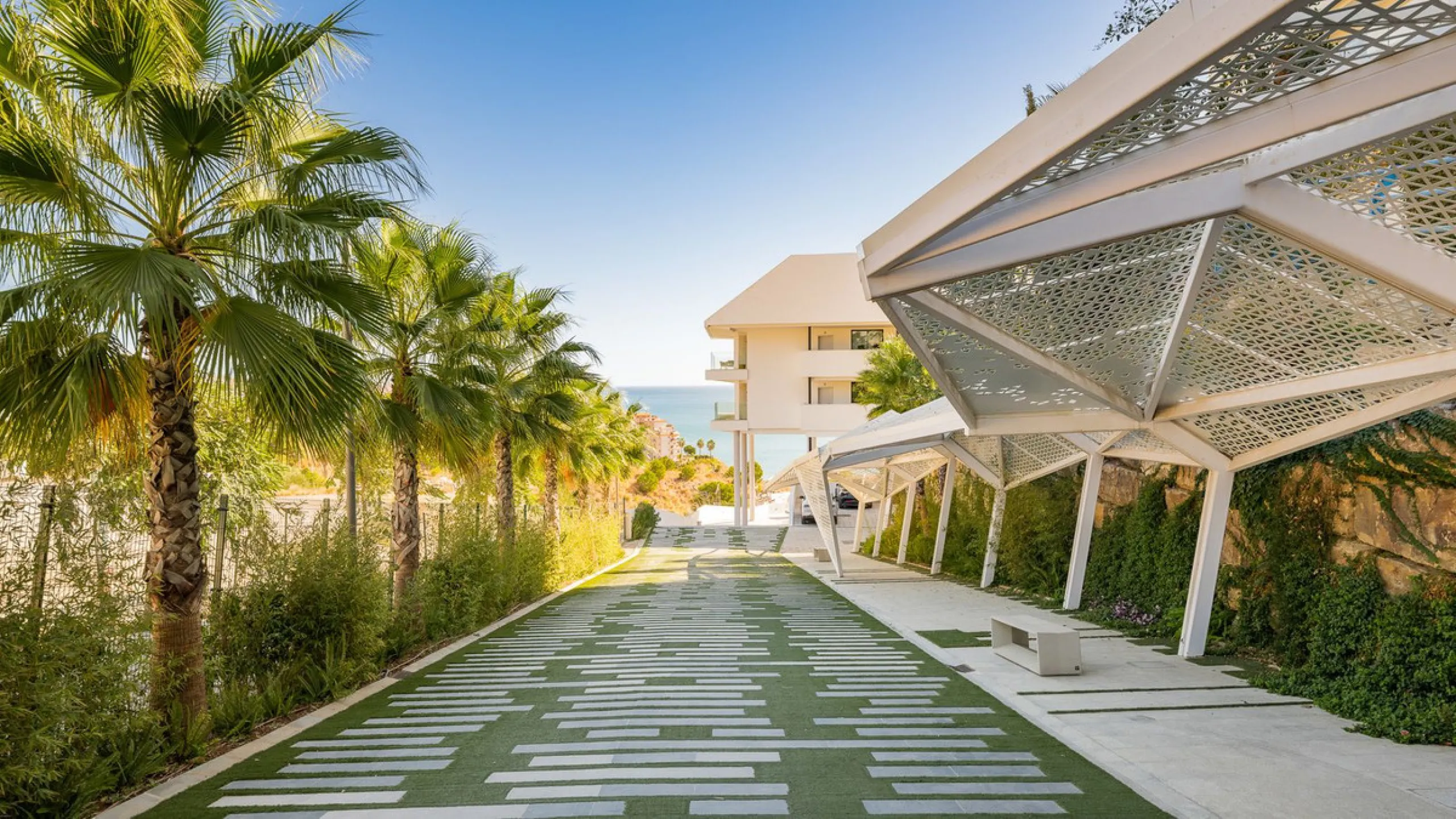 Discover this turnkey ultra-luxury  penthouse in Reserva del Higuerón.