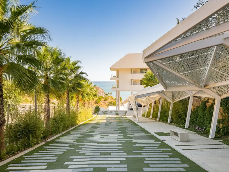 Discover this turnkey ultra-luxury  penthouse in Reserva del Higuerón.