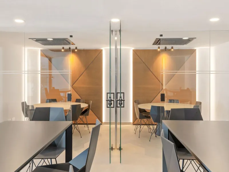 Discover this turnkey ultra-luxury  penthouse in Reserva del Higuerón.