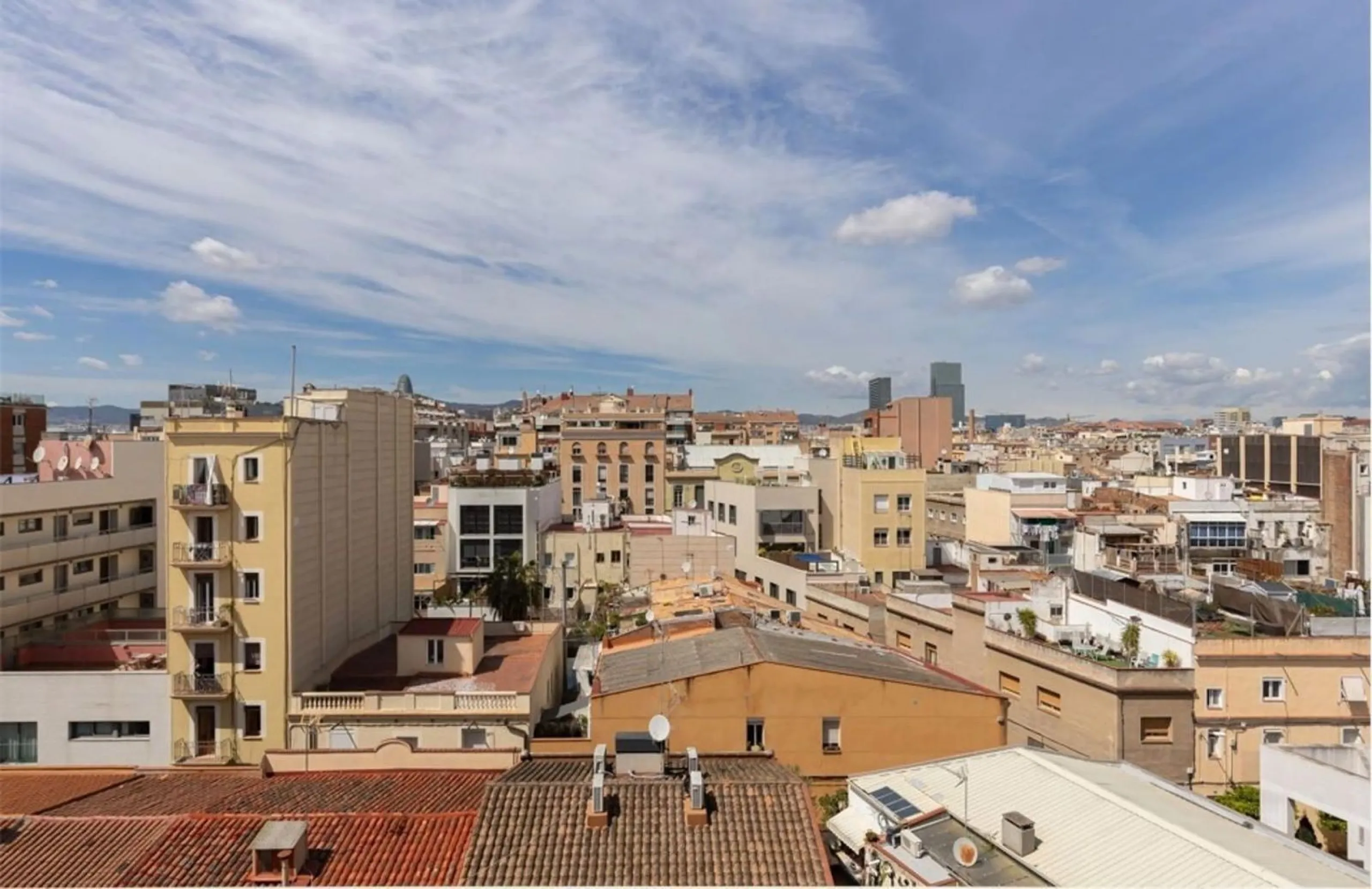 Moderno apartamento de 1 dormitorio con terraza y balcón en Poblenou, Barcelona