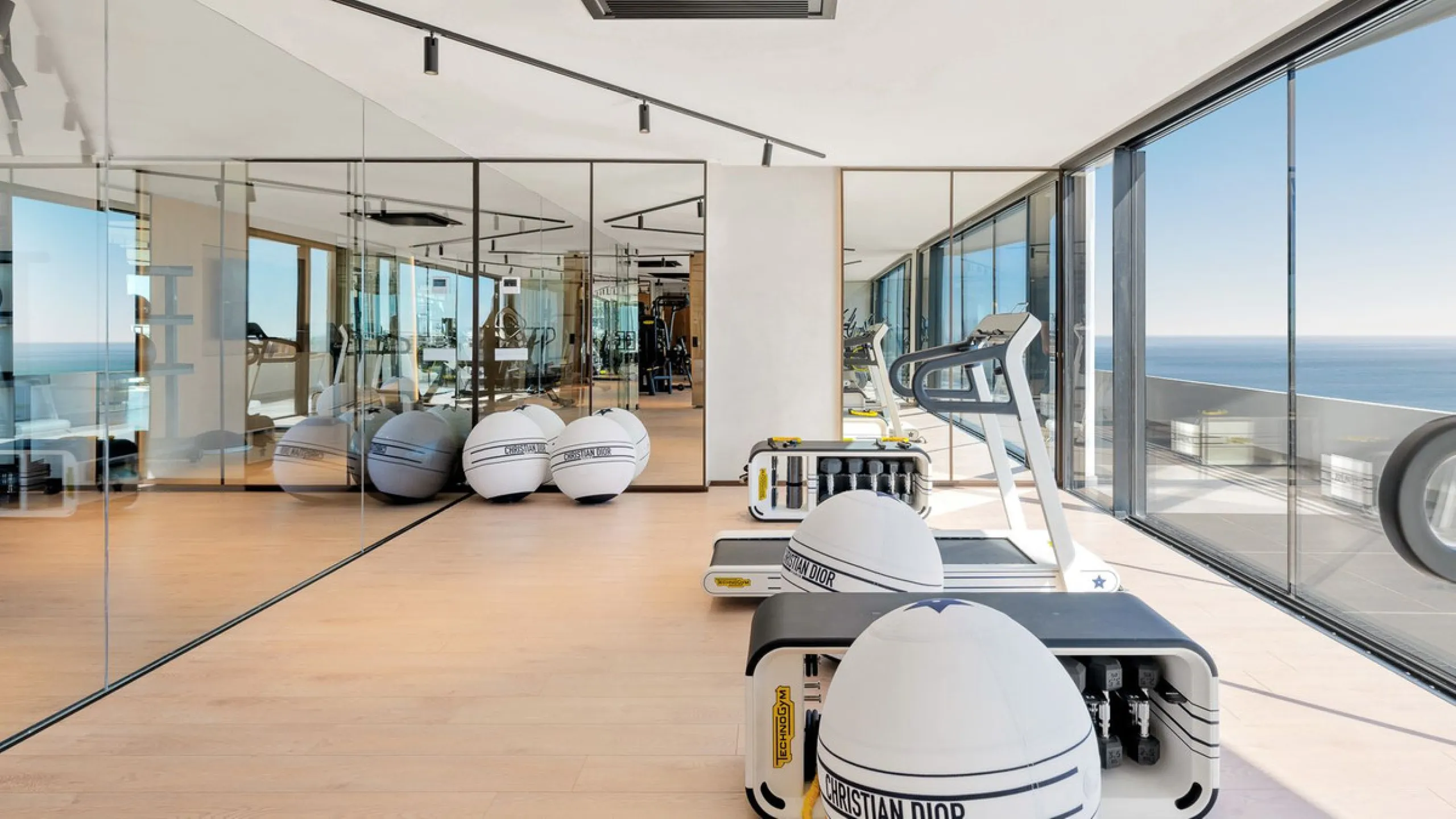Discover this turnkey ultra-luxury  penthouse in Reserva del Higuerón.