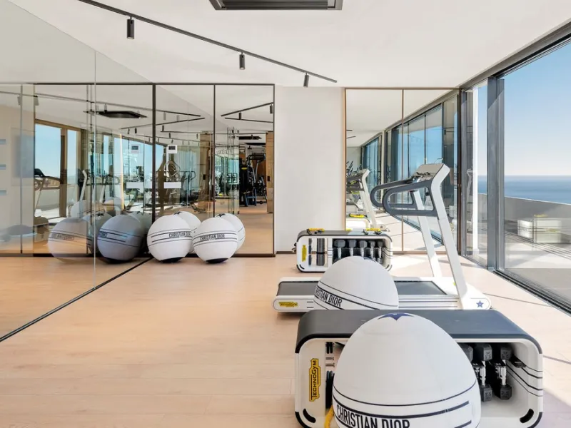 Discover this turnkey ultra-luxury  penthouse in Reserva del Higuerón.