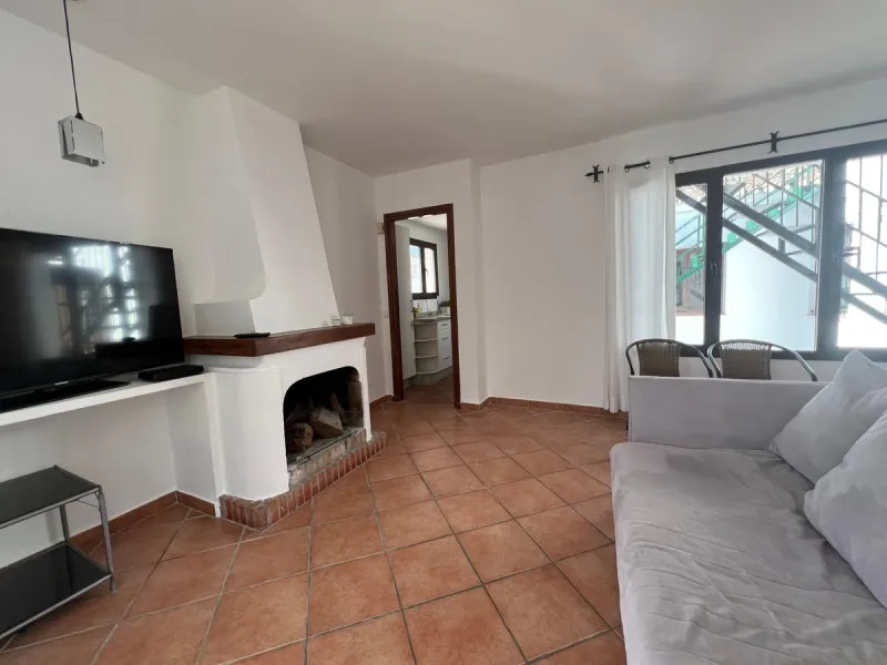 This charming apartment, located on the first and top floor, perfectly combines comfort, style, and an unbeatable location. Fully renovated and tastefully furnished, it offers modern, functional spaces, which keep their original rustic style, ready to mov