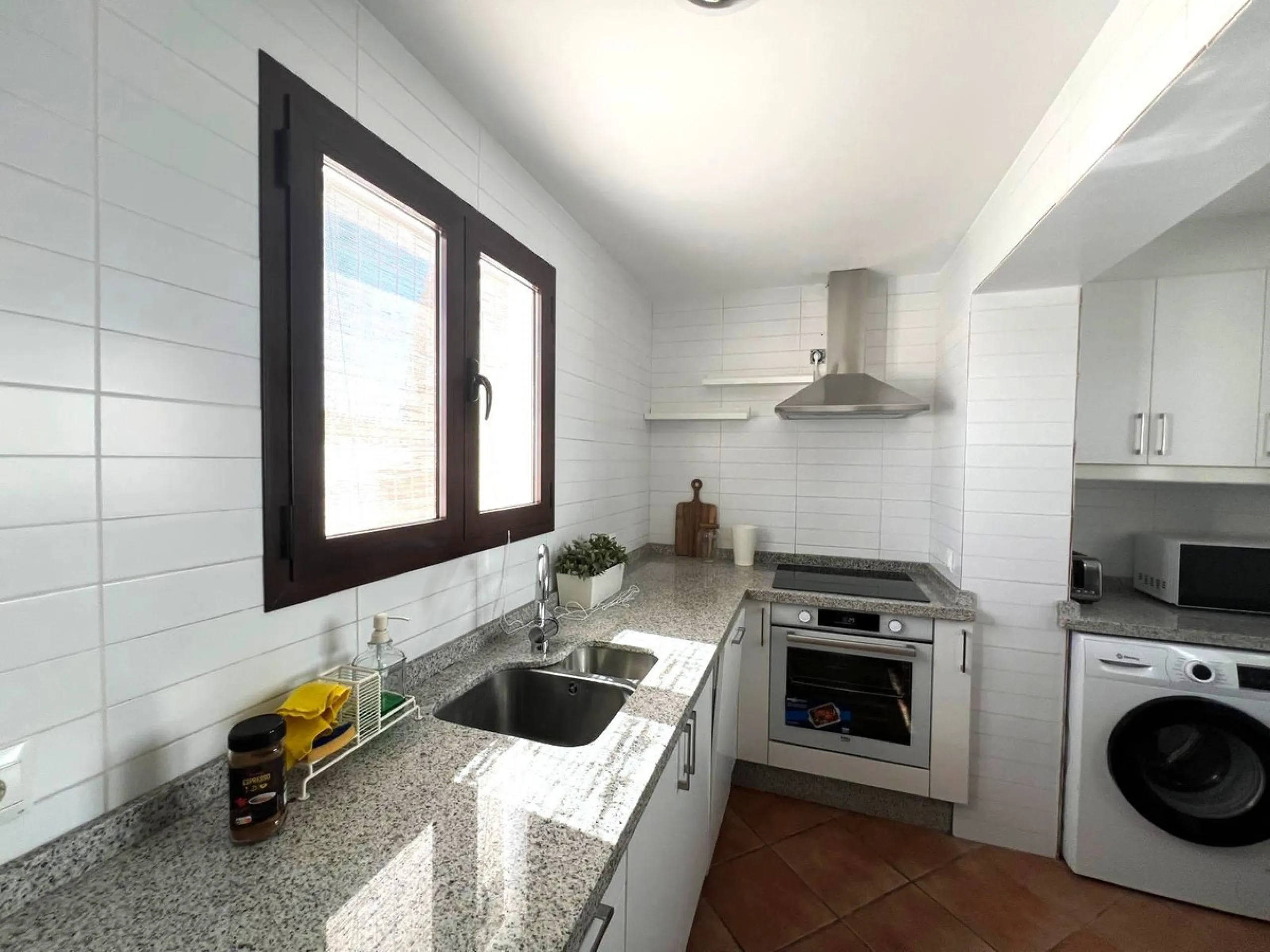 This charming apartment, located on the first and top floor, perfectly combines comfort, style, and an unbeatable location. Fully renovated and tastefully furnished, it offers modern, functional spaces, which keep their original rustic style, ready to mov