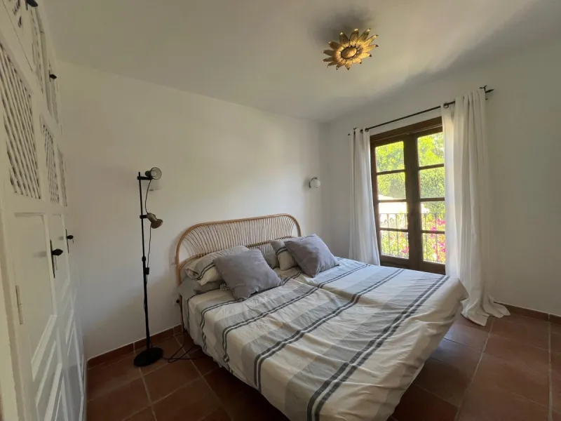 This charming apartment, located on the first and top floor, perfectly combines comfort, style, and an unbeatable location. Fully renovated and tastefully furnished, it offers modern, functional spaces, which keep their original rustic style, ready to mov