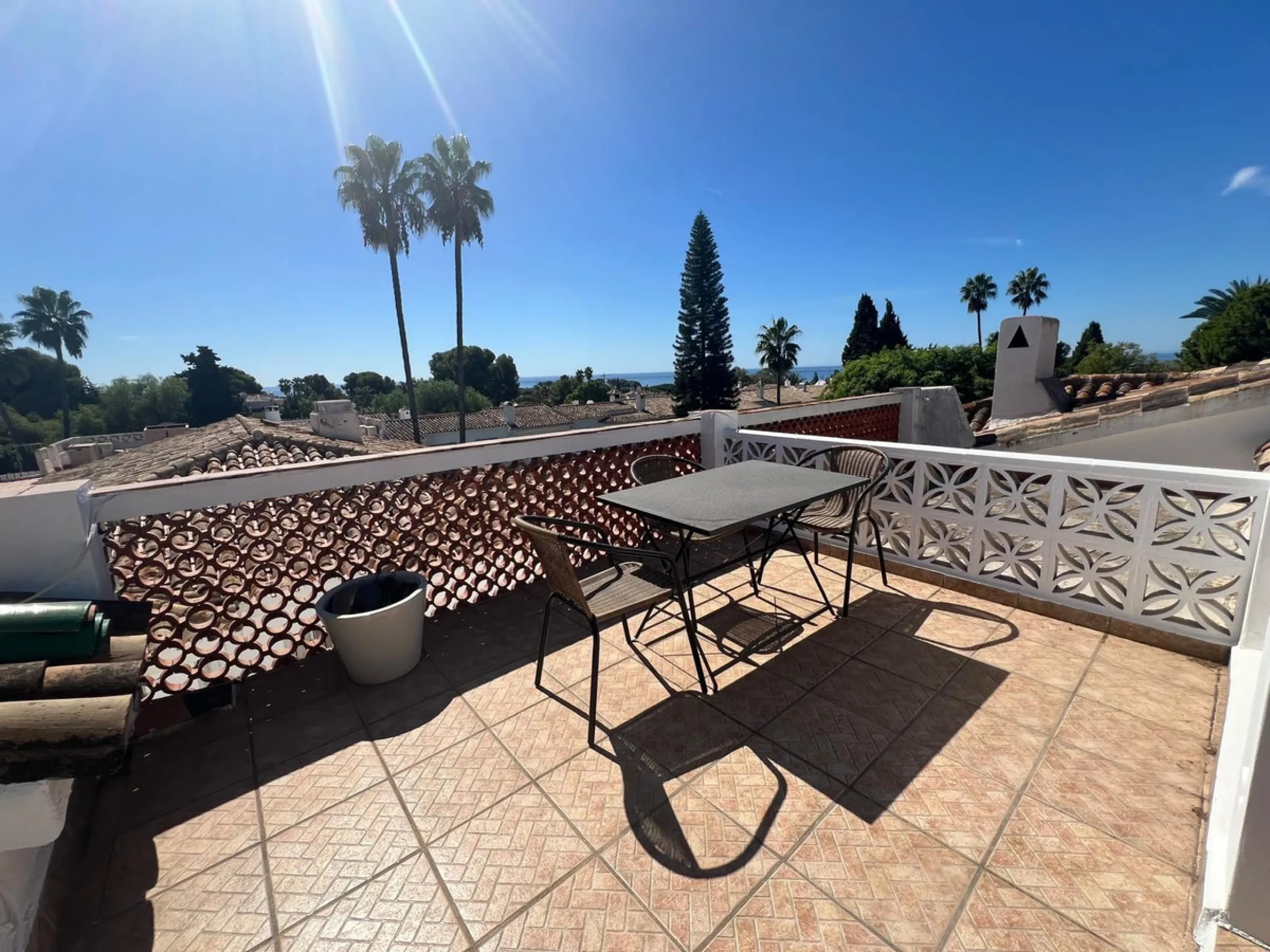 This charming apartment, located on the first and top floor, perfectly combines comfort, style, and an unbeatable location. Fully renovated and tastefully furnished, it offers modern, functional spaces, which keep their original rustic style, ready to mov