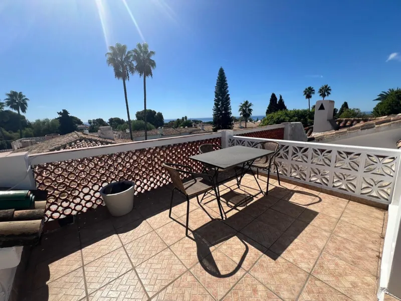 This charming apartment, located on the first and top floor, perfectly combines comfort, style, and an unbeatable location. Fully renovated and tastefully furnished, it offers modern, functional spaces, which keep their original rustic style, ready to mov