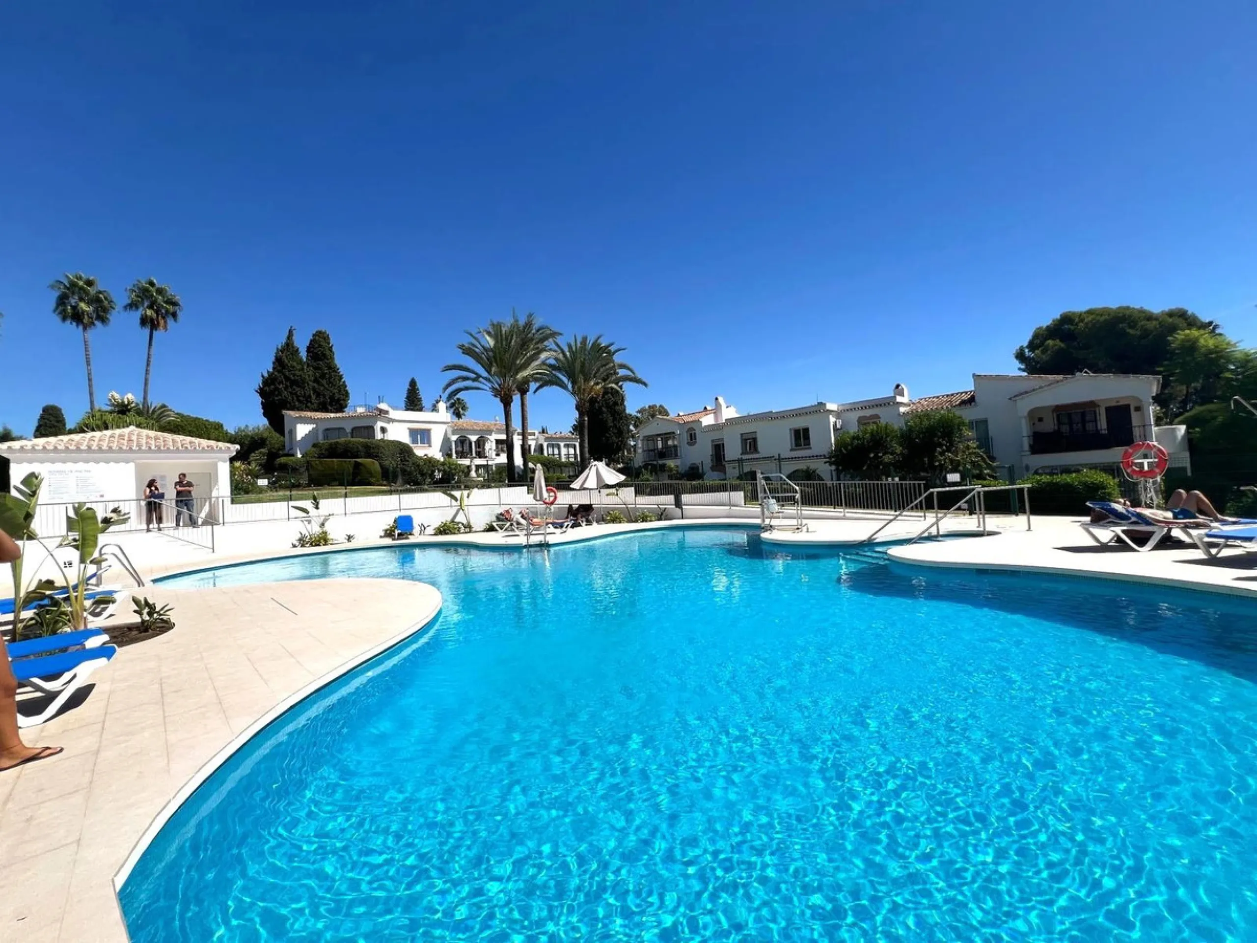This charming apartment, located on the first and top floor, perfectly combines comfort, style, and an unbeatable location. Fully renovated and tastefully furnished, it offers modern, functional spaces, which keep their original rustic style, ready to mov