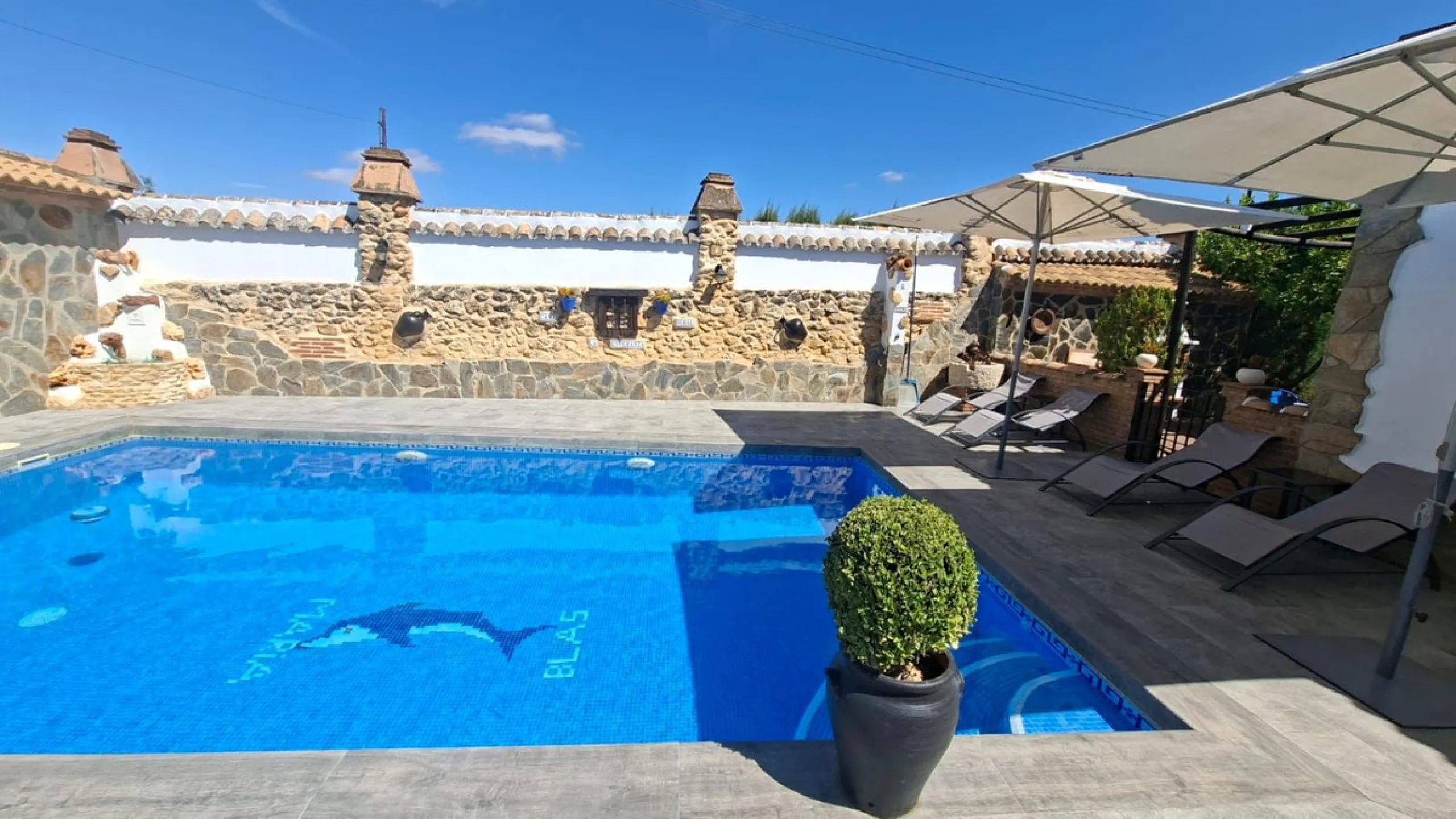 -Newly built property with 3 apartments in Arriate, ready to move into and with a valid tourist license.