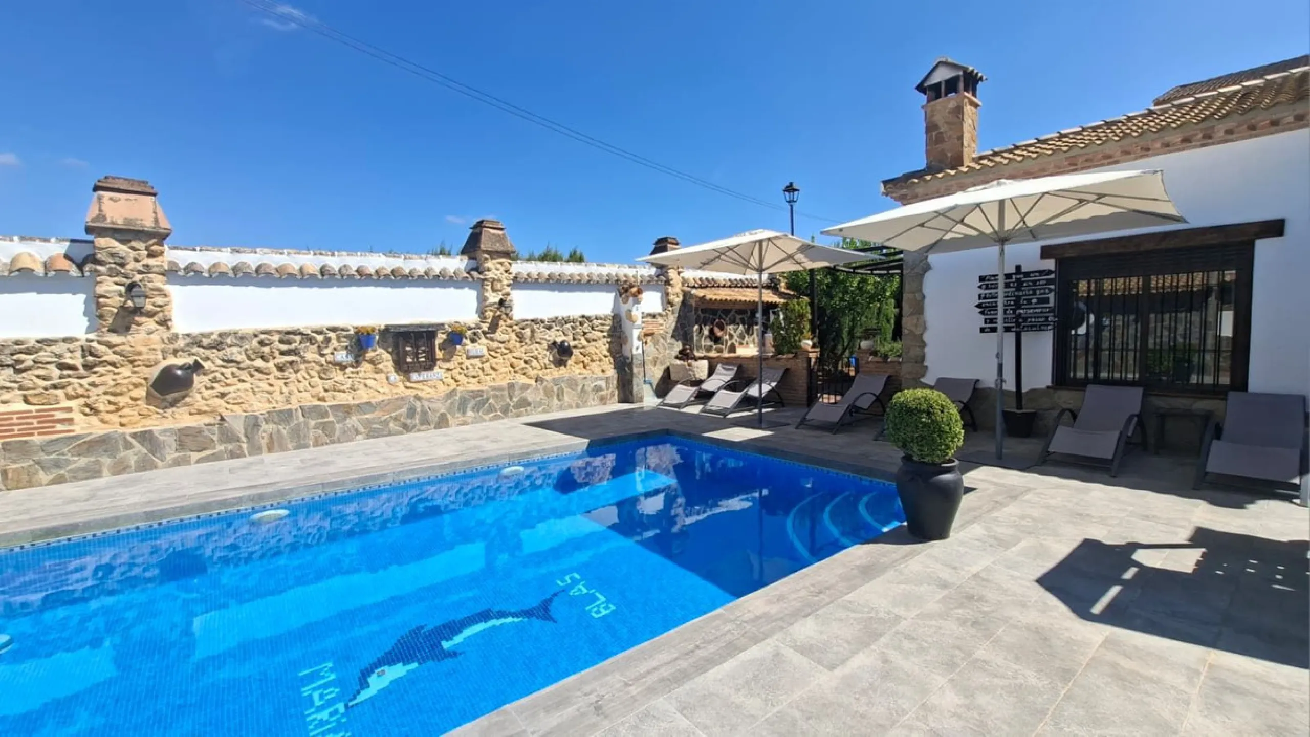 -Newly built property with 3 apartments in Arriate, ready to move into and with a valid tourist license.