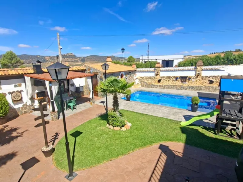 -Newly built property with 3 apartments in Arriate, ready to move into and with a valid tourist license.