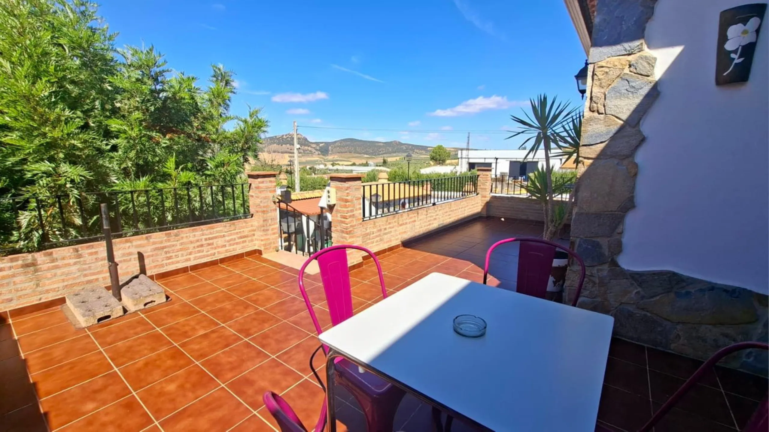 -Newly built property with 3 apartments in Arriate, ready to move into and with a valid tourist license.