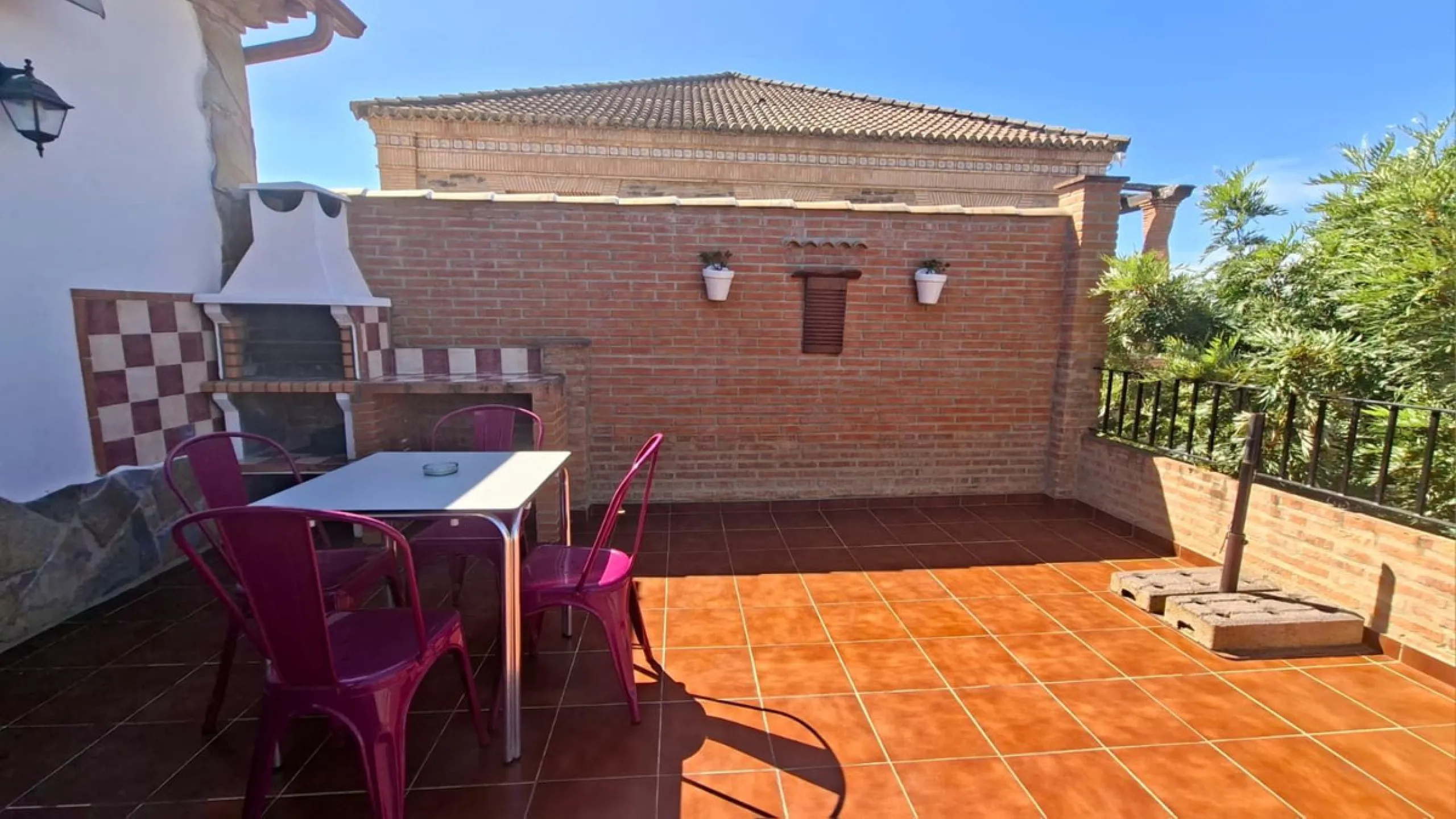 -Newly built property with 3 apartments in Arriate, ready to move into and with a valid tourist license.