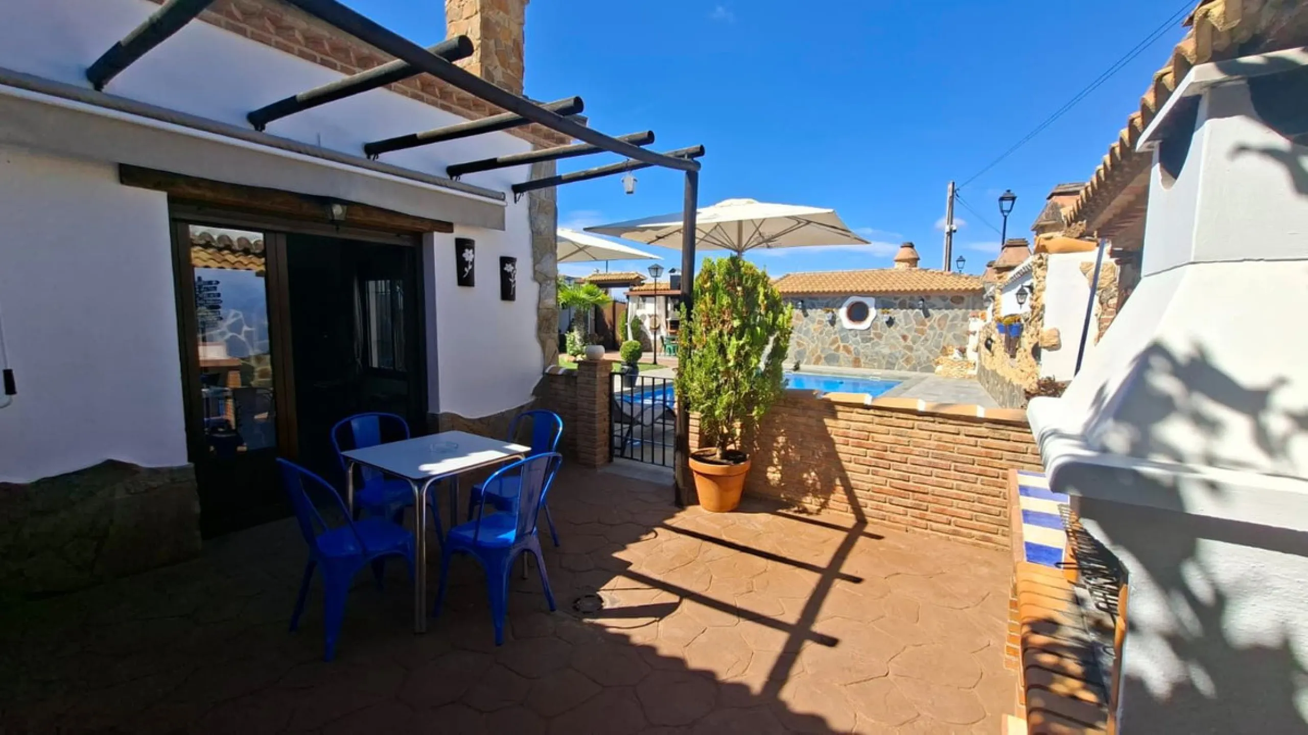 -Newly built property with 3 apartments in Arriate, ready to move into and with a valid tourist license.