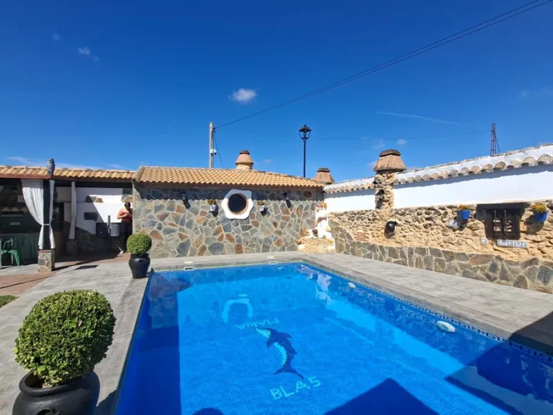 -Newly built property with 3 apartments in Arriate, ready to move into and with a valid tourist license.