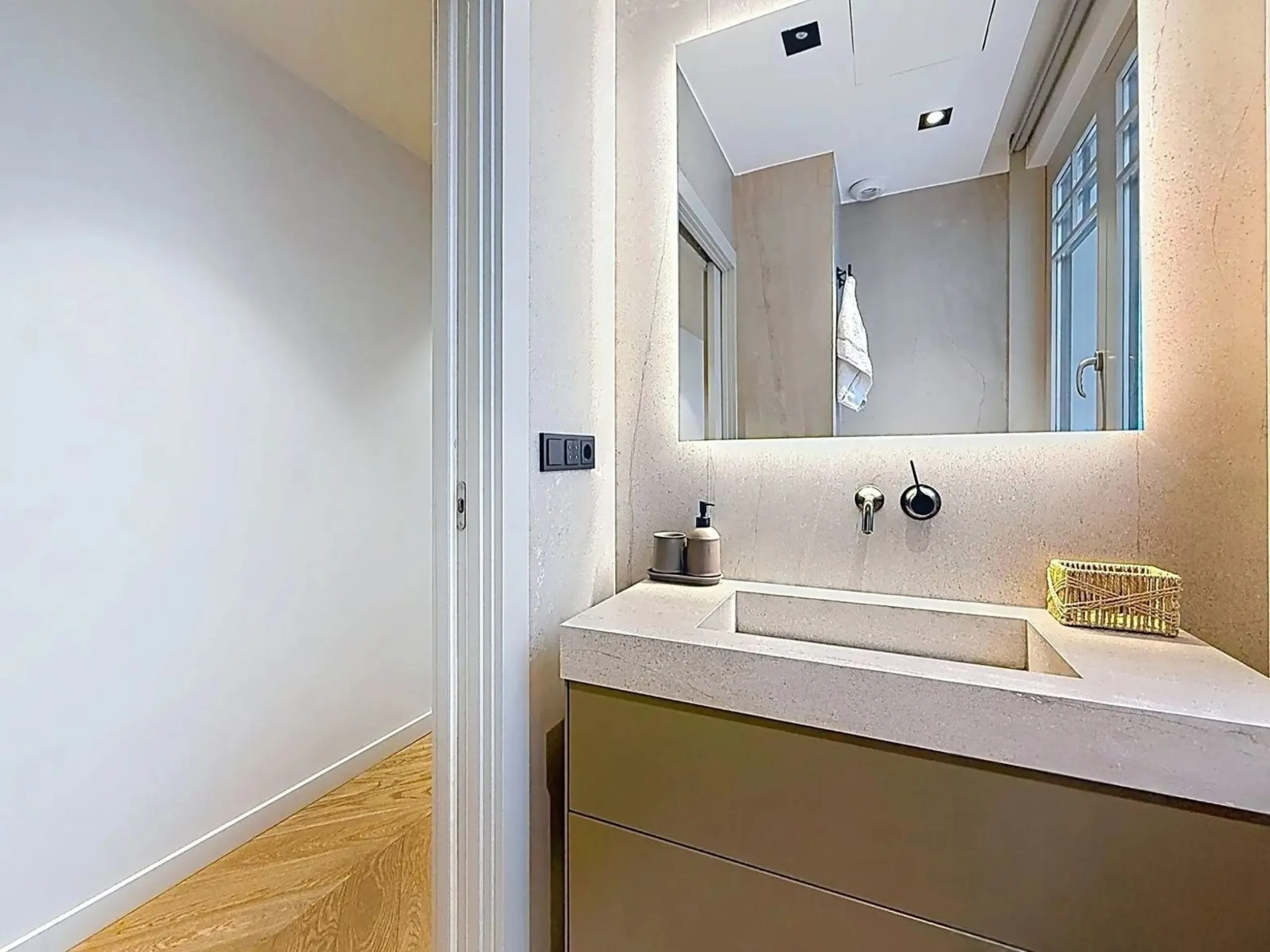 Exclusive Luxury 1-Bedroom Apartment in the Heart of Barcelona